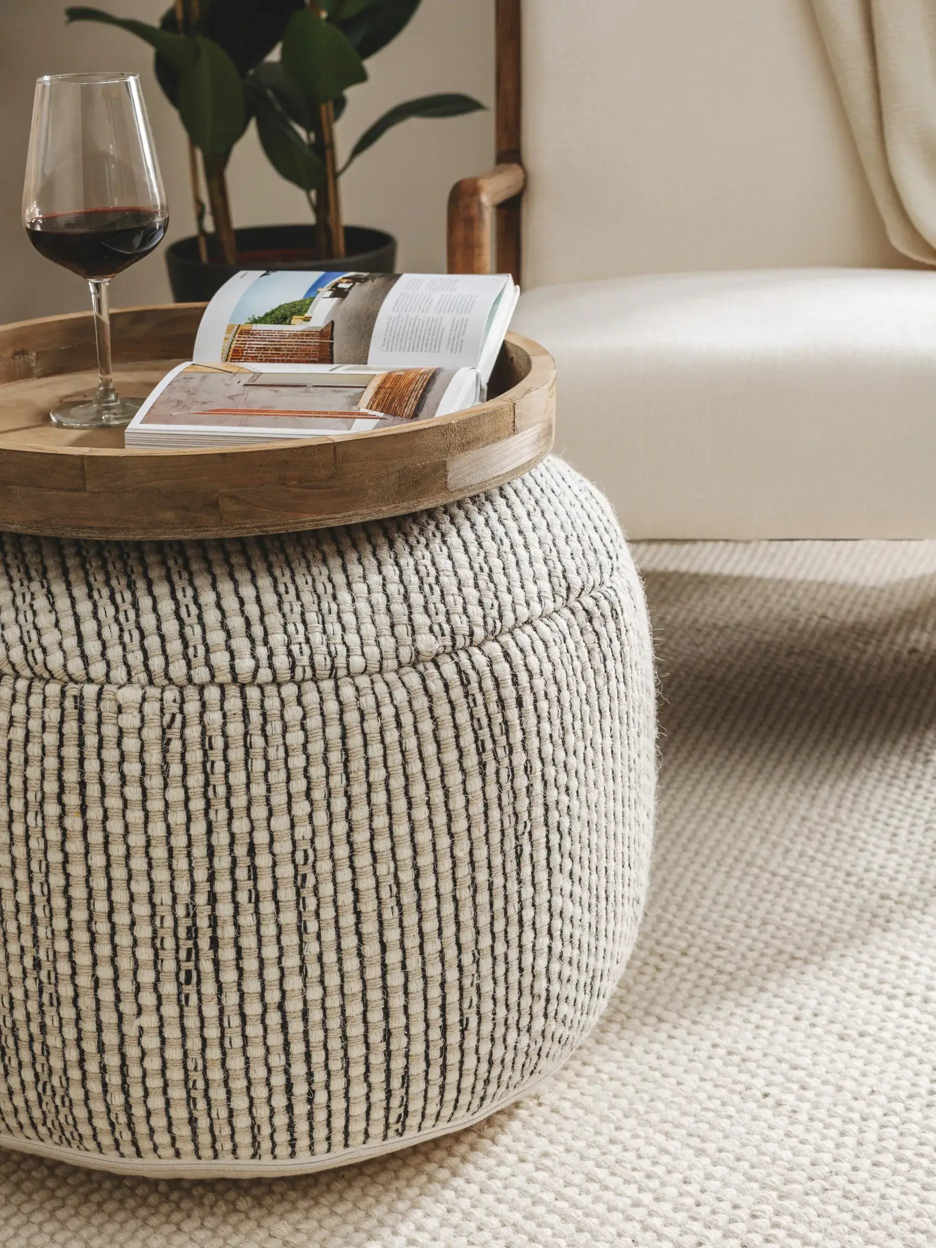 Handgjord ullpouf Rocco Beige/svart med Enfärgad-design i 80% Ull, 20% Bomull från benuta pure