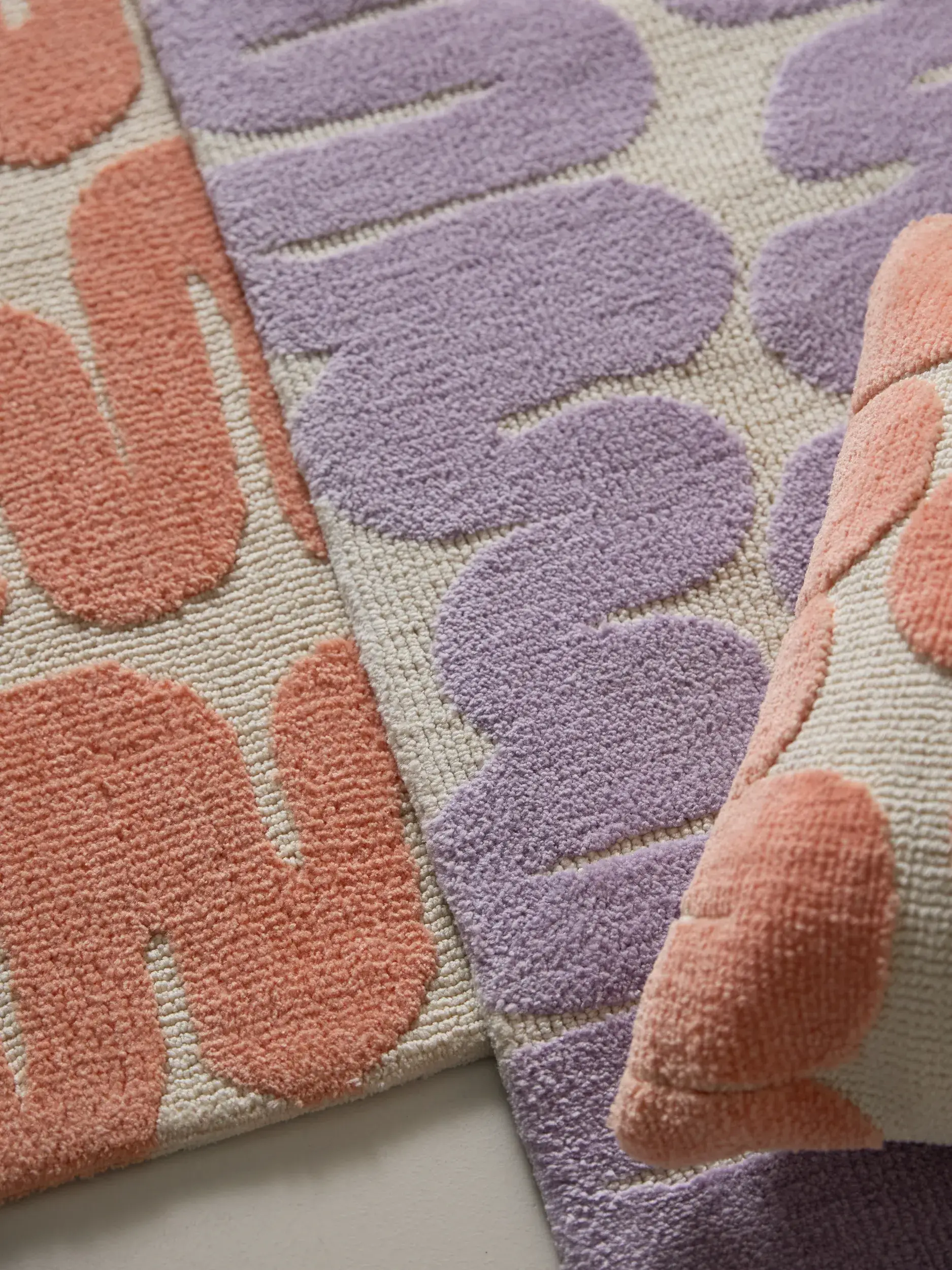 Teppich aus 100% Polyester (Microfiber) in Lila mit 100% Polyester (Microfiber) hohem Flor von benuta Pop