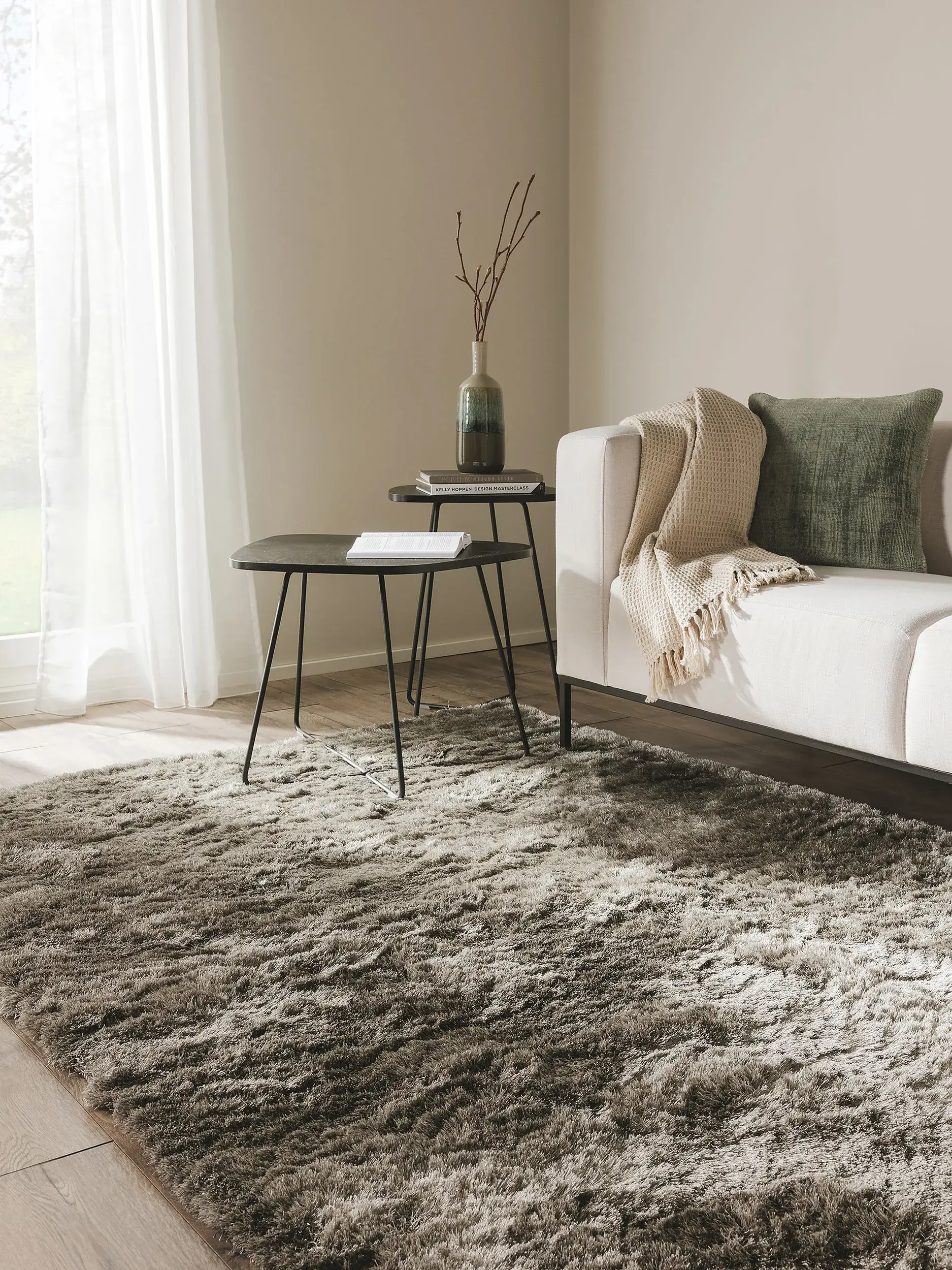 Teppich aus 100% Polyester in Grau mit 100% Polyester hohem Flor von benuta Nest