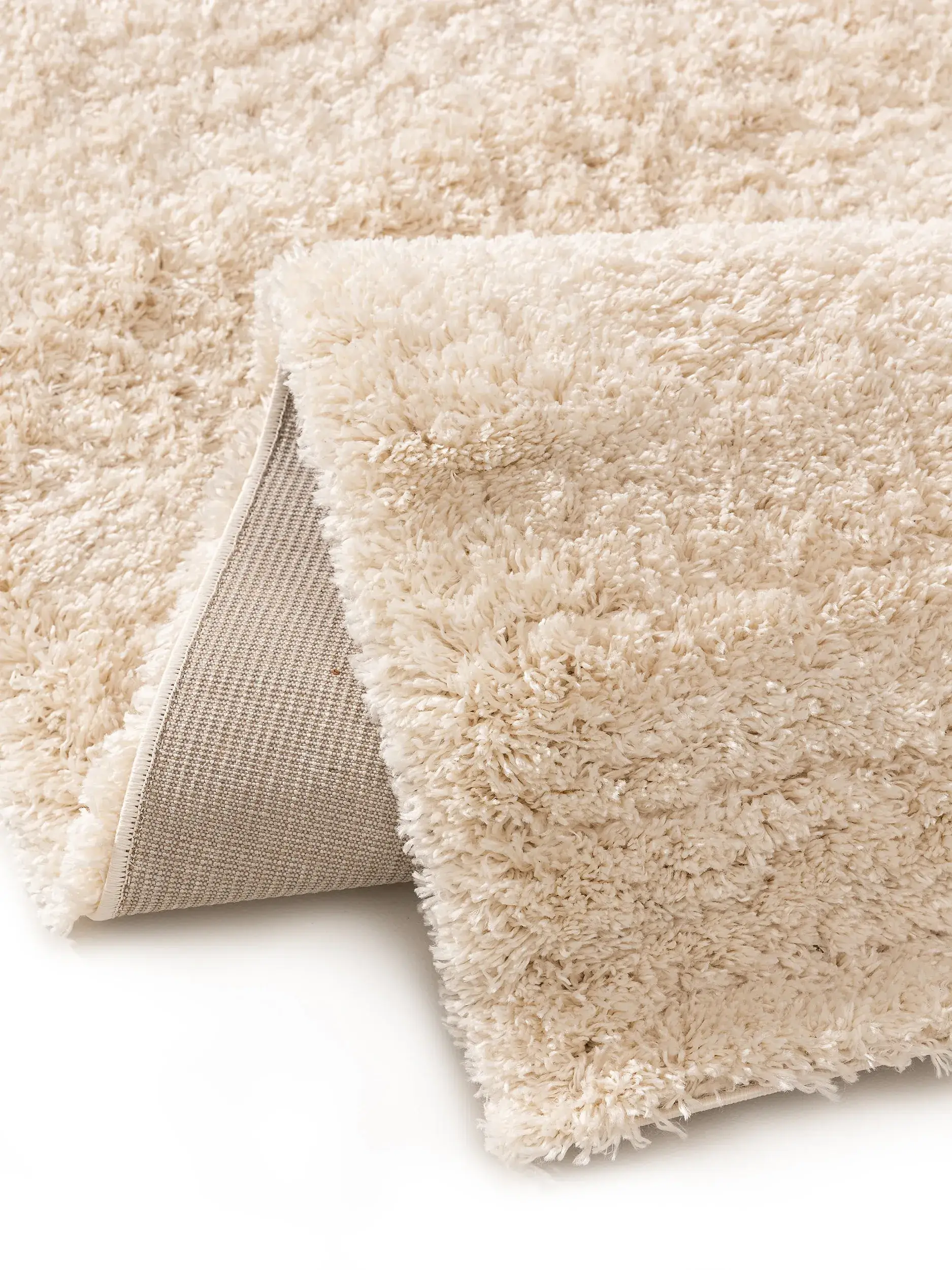 Matto 100% Polypropylena värissä Beige 100% Polypropylen korkealla nukalla merkiltä benuta Pop