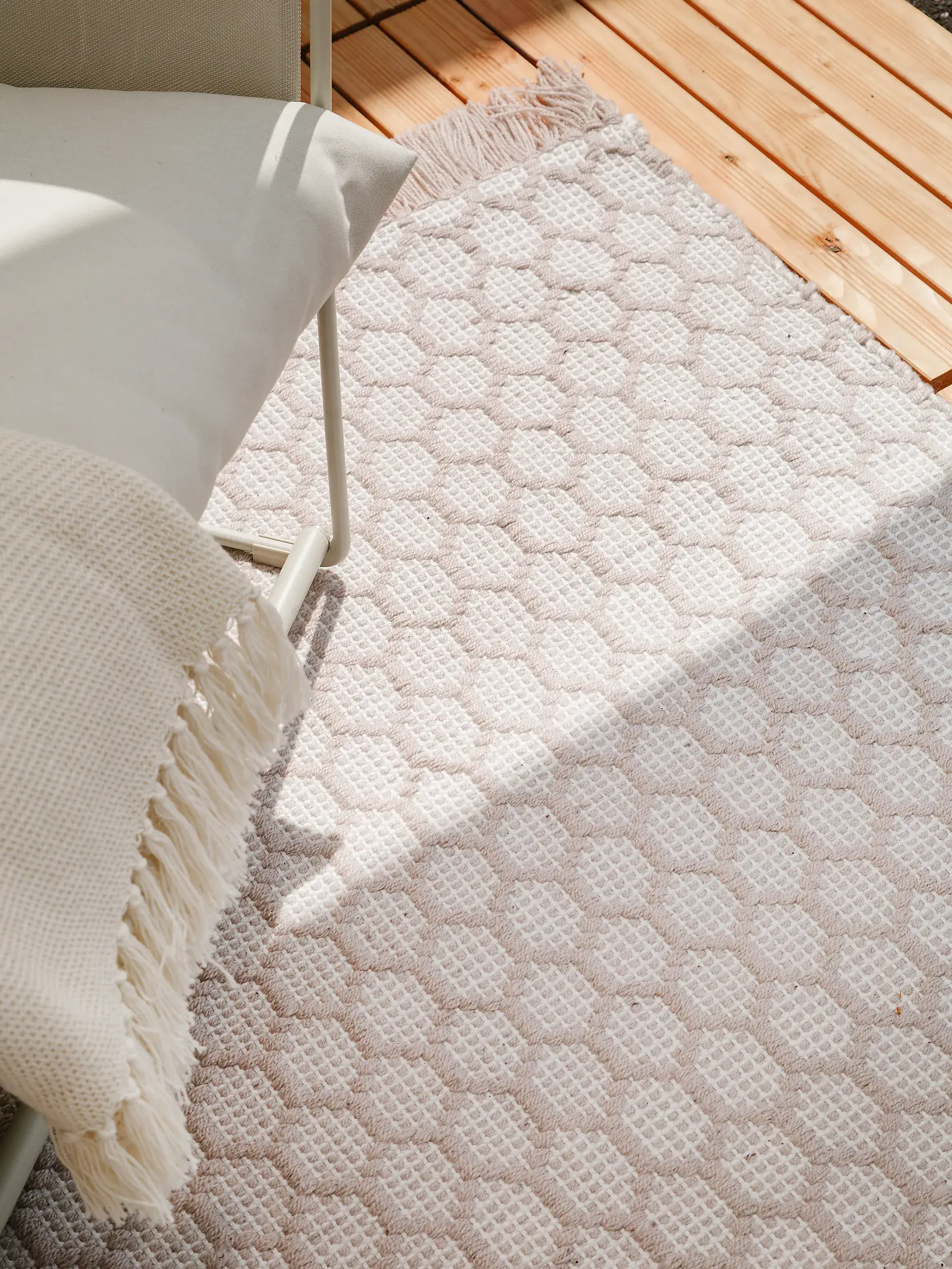 Tapis Mimpi en 100% Polyester en Taupe de benuta pure