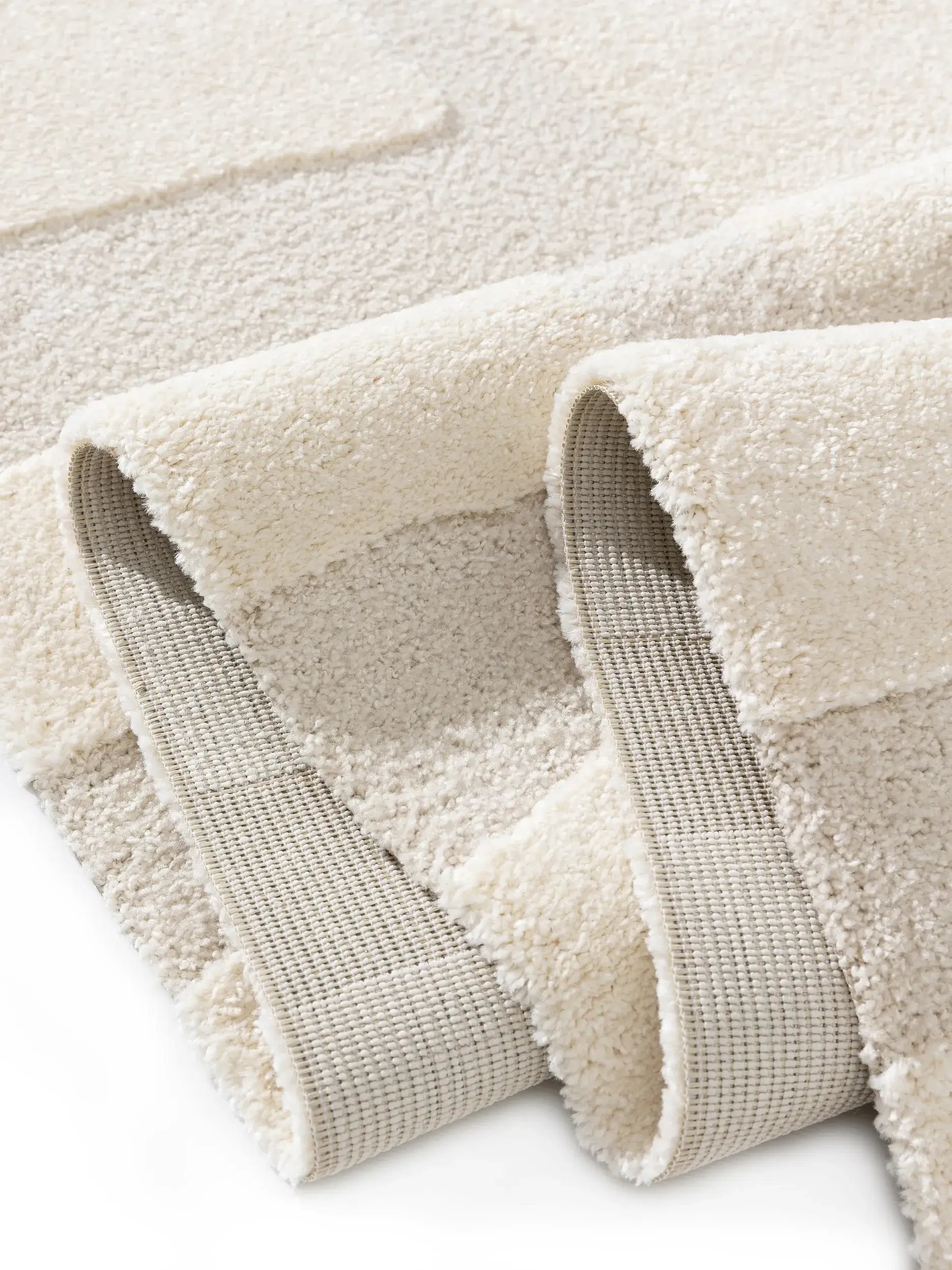 Teppich aus 60% Polypropylen, 40% Polyester in Beige mit 60% Polypropylen, 40% Polyester hohem Flor von benuta Nest