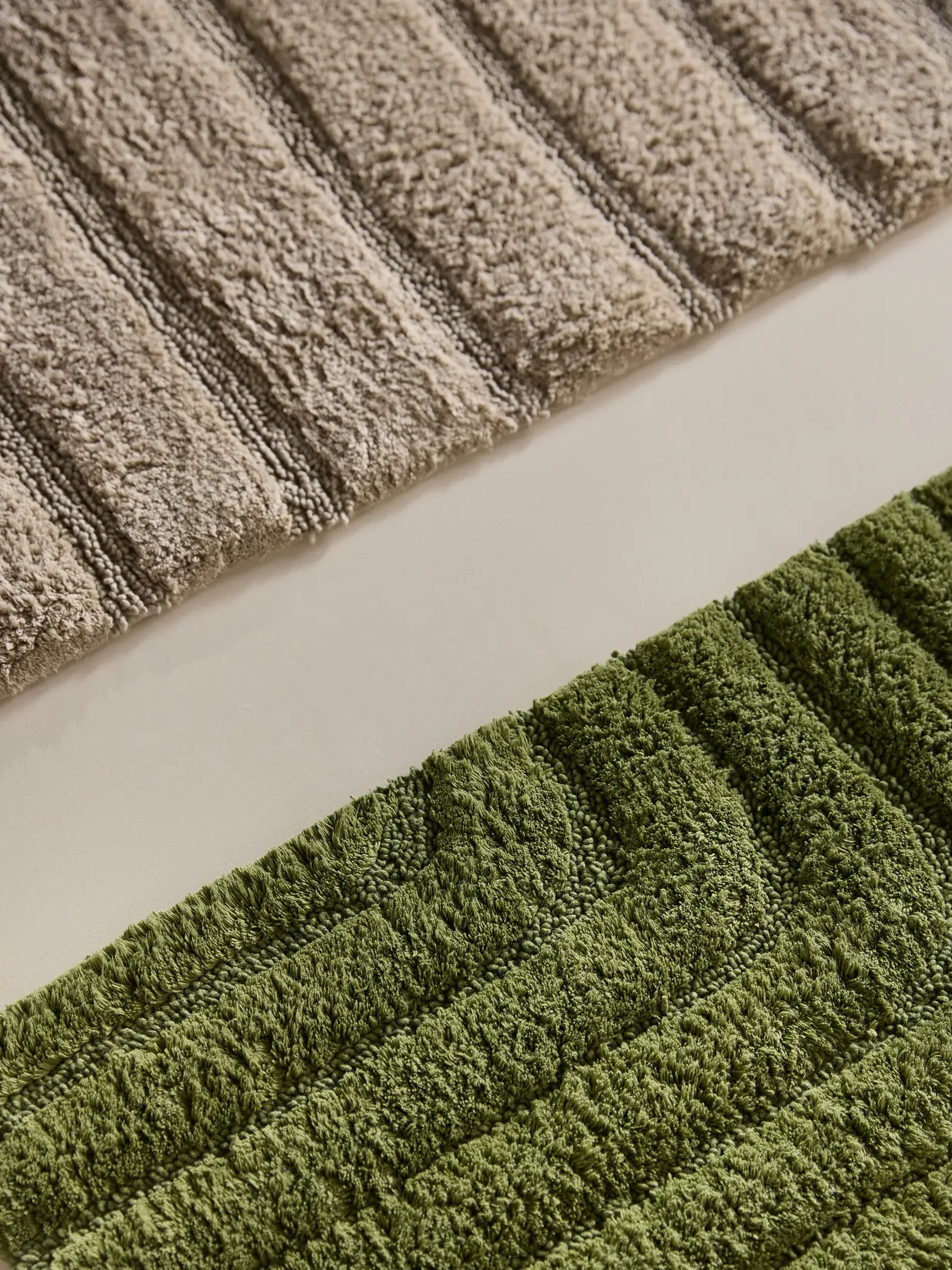 Badematte Dan Grün Geometrisch-suunnittelussa, valmistettu 100% Baumwolleista, benuta Nestin toimesta