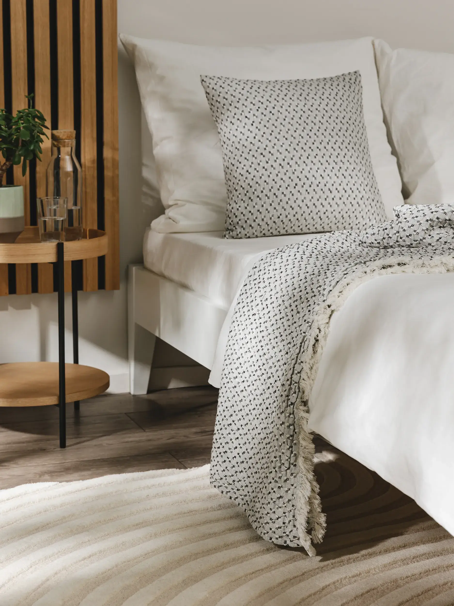 Decke Vanida Grau im Design  aus  von benuta Pure