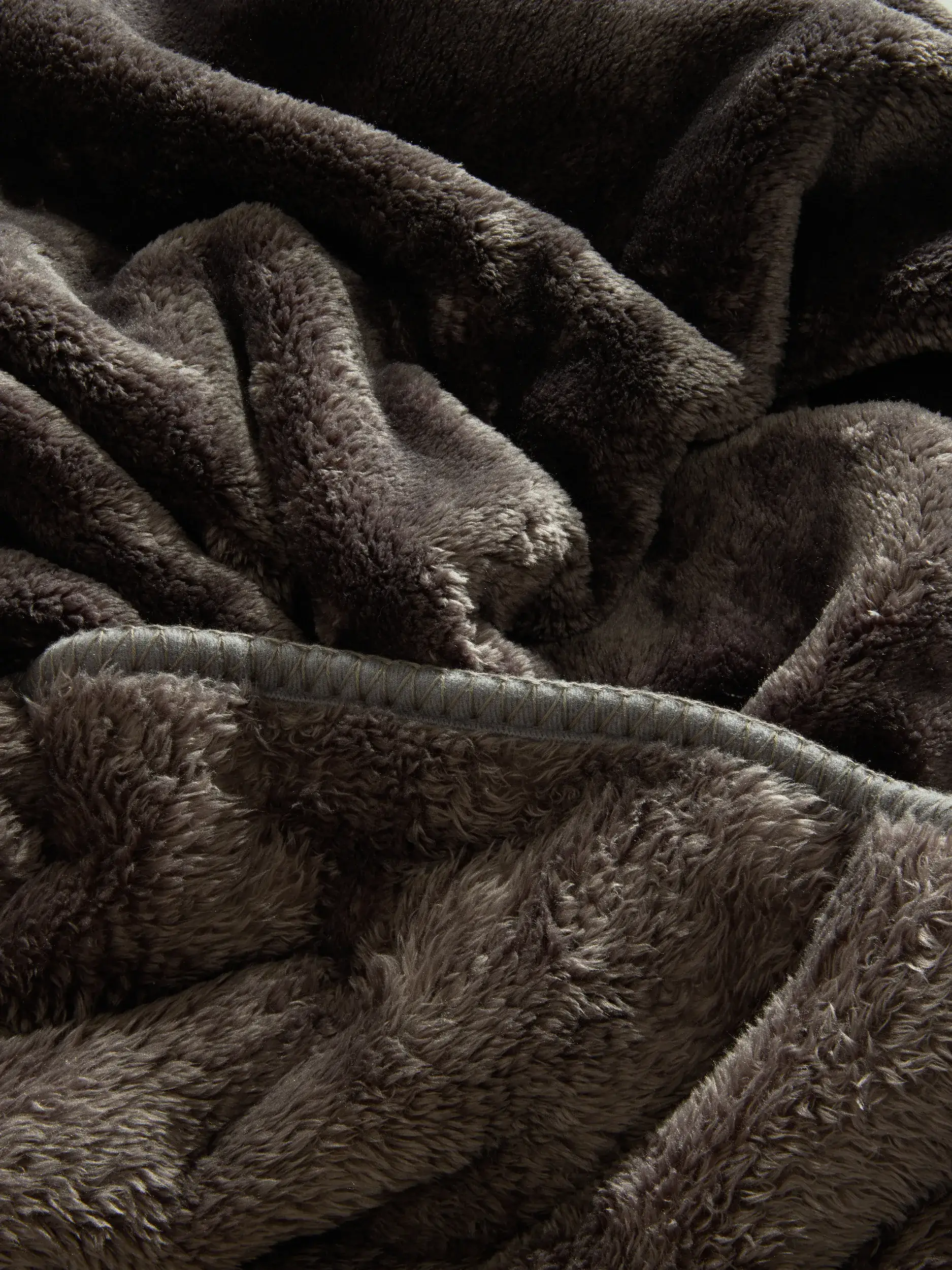 Couverture Lux Gris foncé de benuta