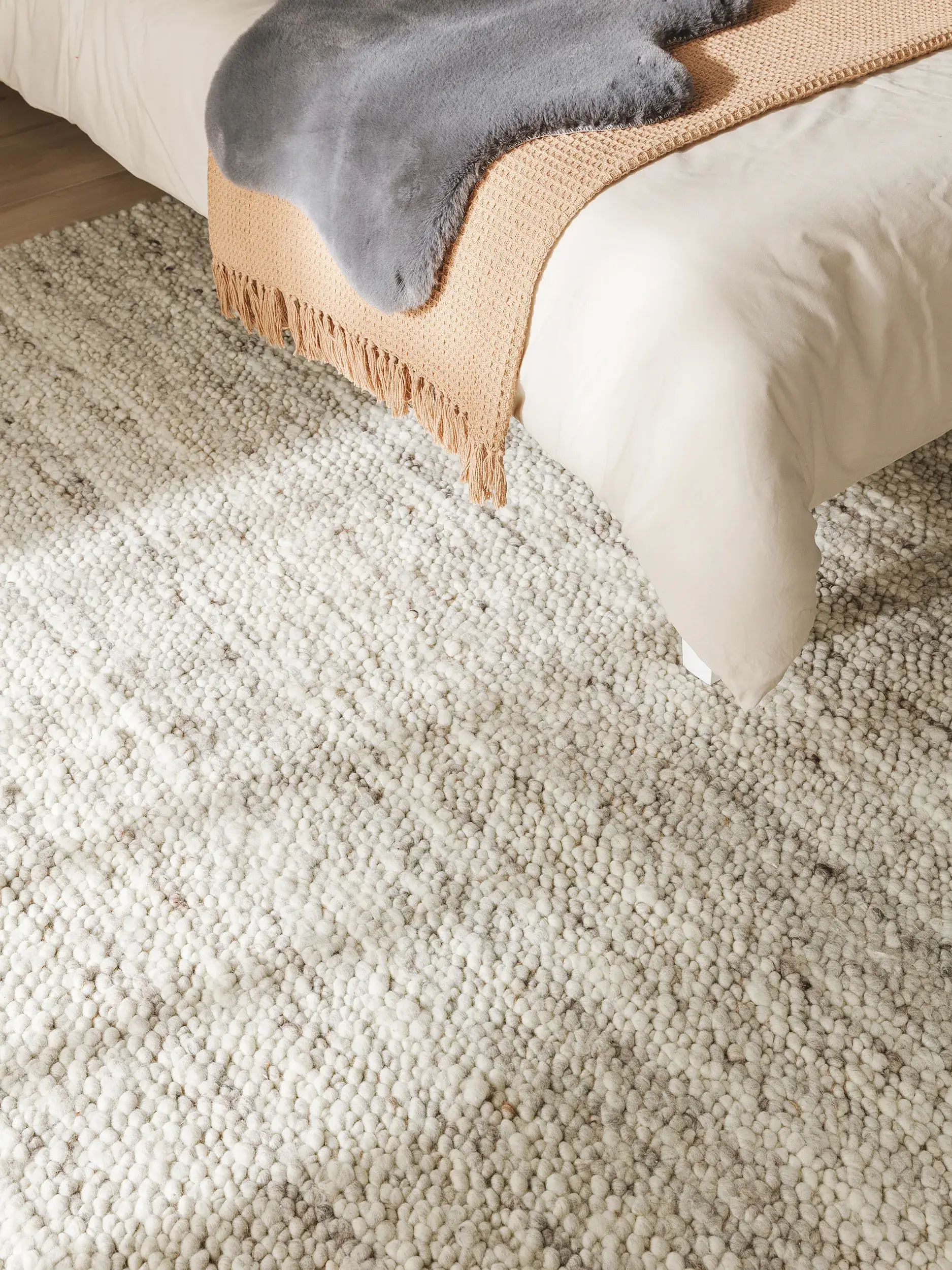 Teppich aus 70% Wolle, 30% Jute in Grau mit 70% Wolle, 30% Jute hohem Flor von benuta Pure