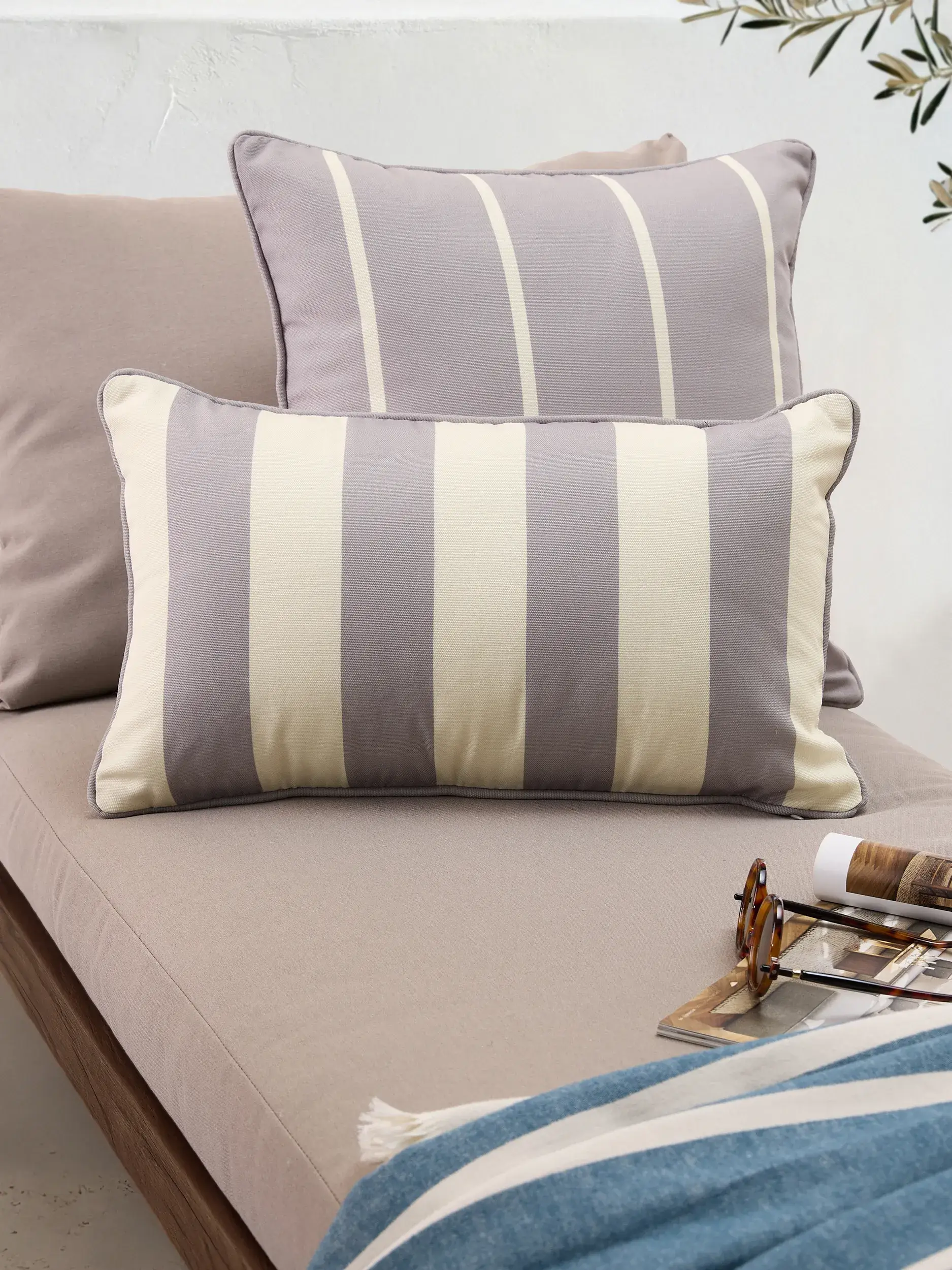 Indendørs- og udendørspude Reed Grå fra benuta nest