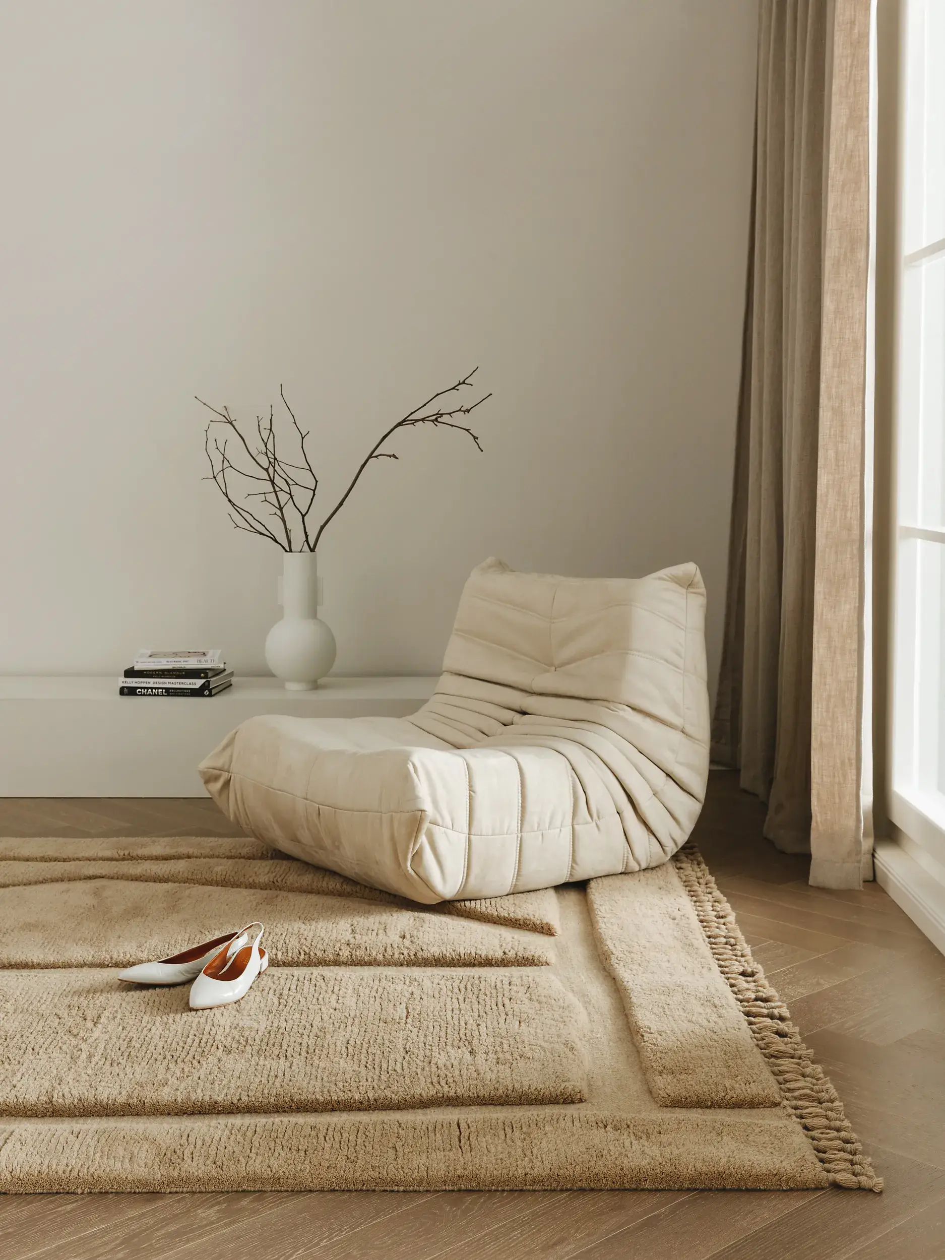 Rug made of 100% Wolle (aus Neuseeland) in Beige with a 100% Wolle (aus Neuseeland) high pile by benuta Finest