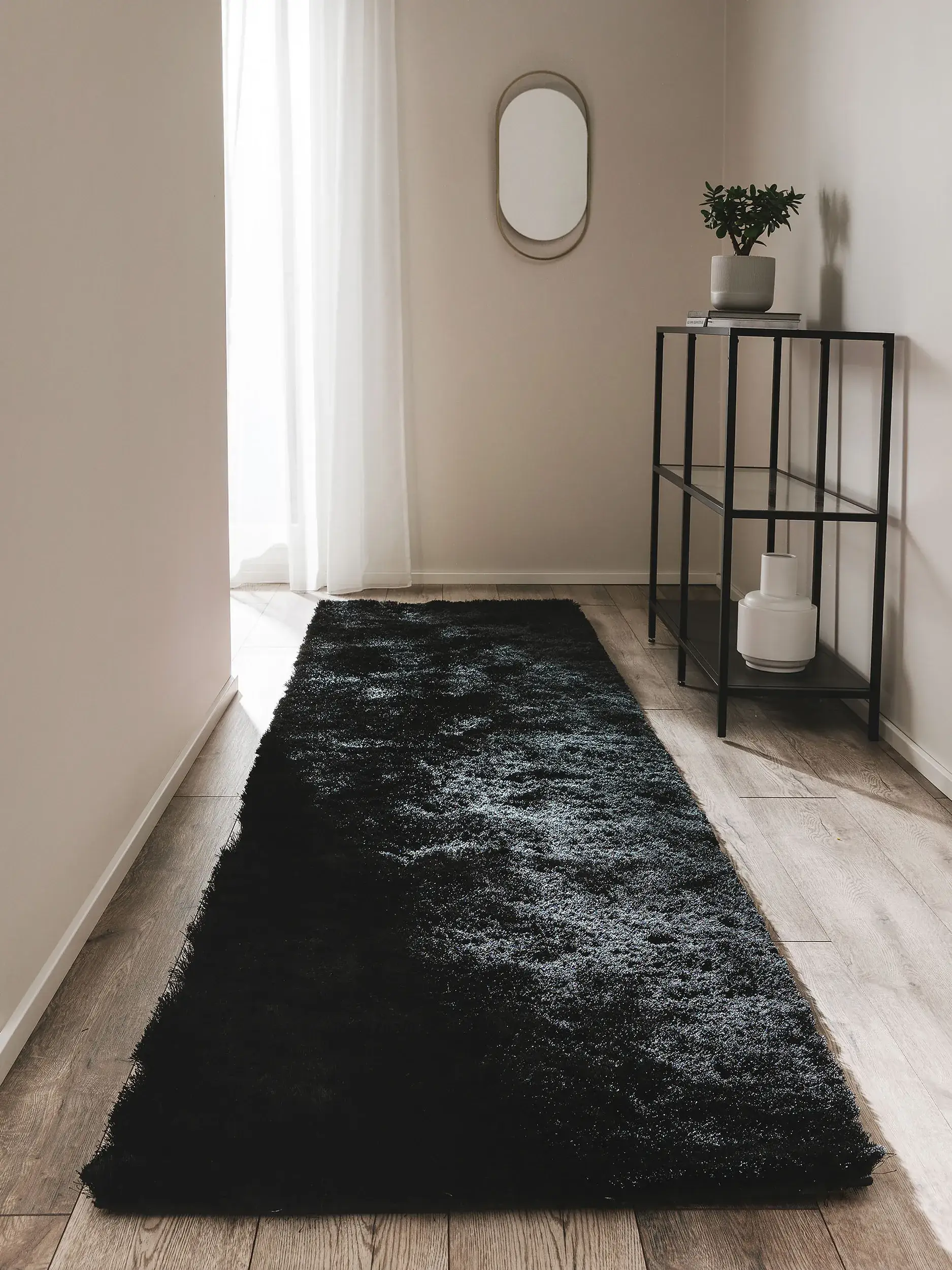 Tapis Whisper en 100% Polyester en Noir de benuta nest