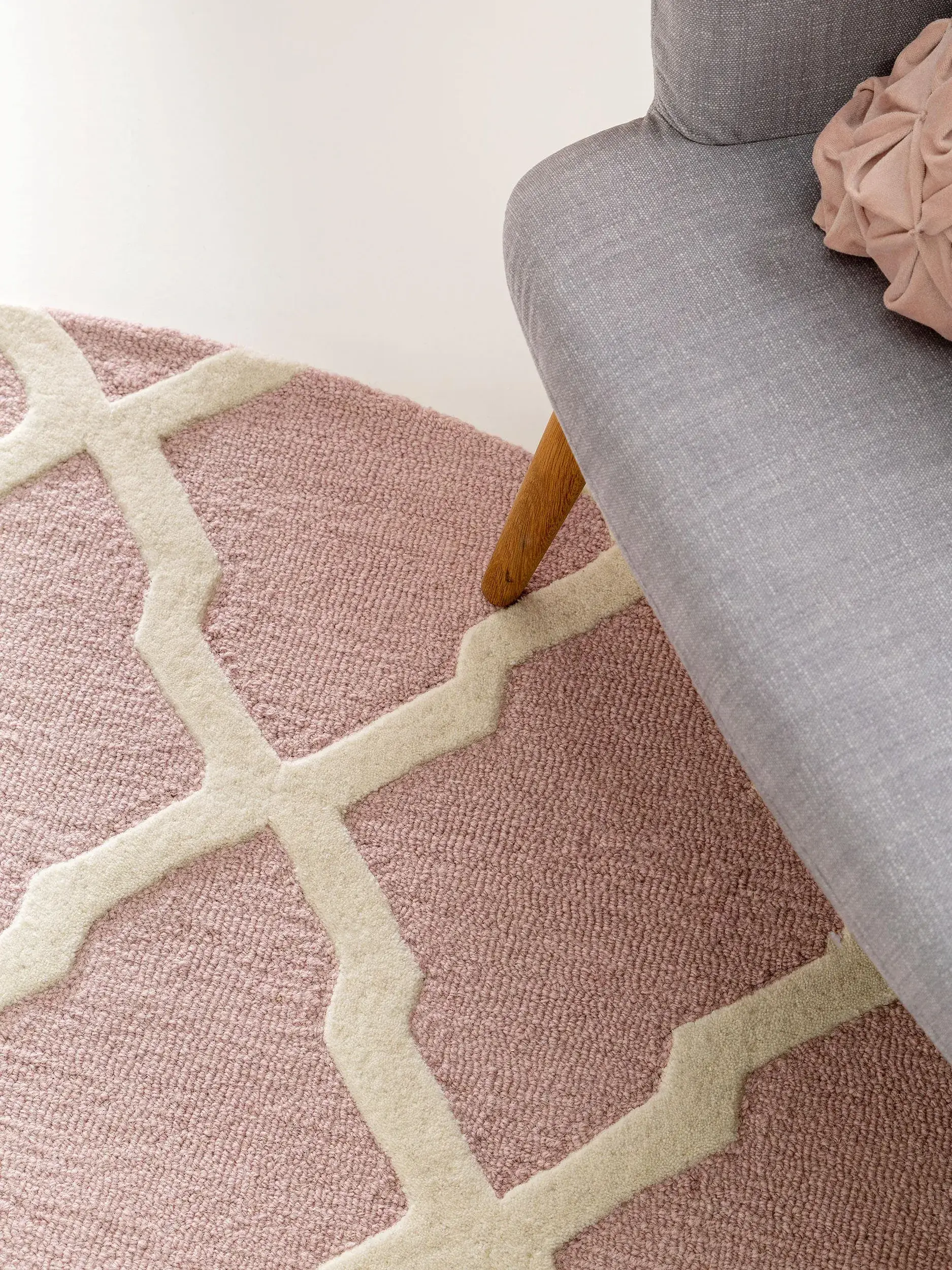 Rug Windsor made of 100% Wool in Pink by benuta Pure