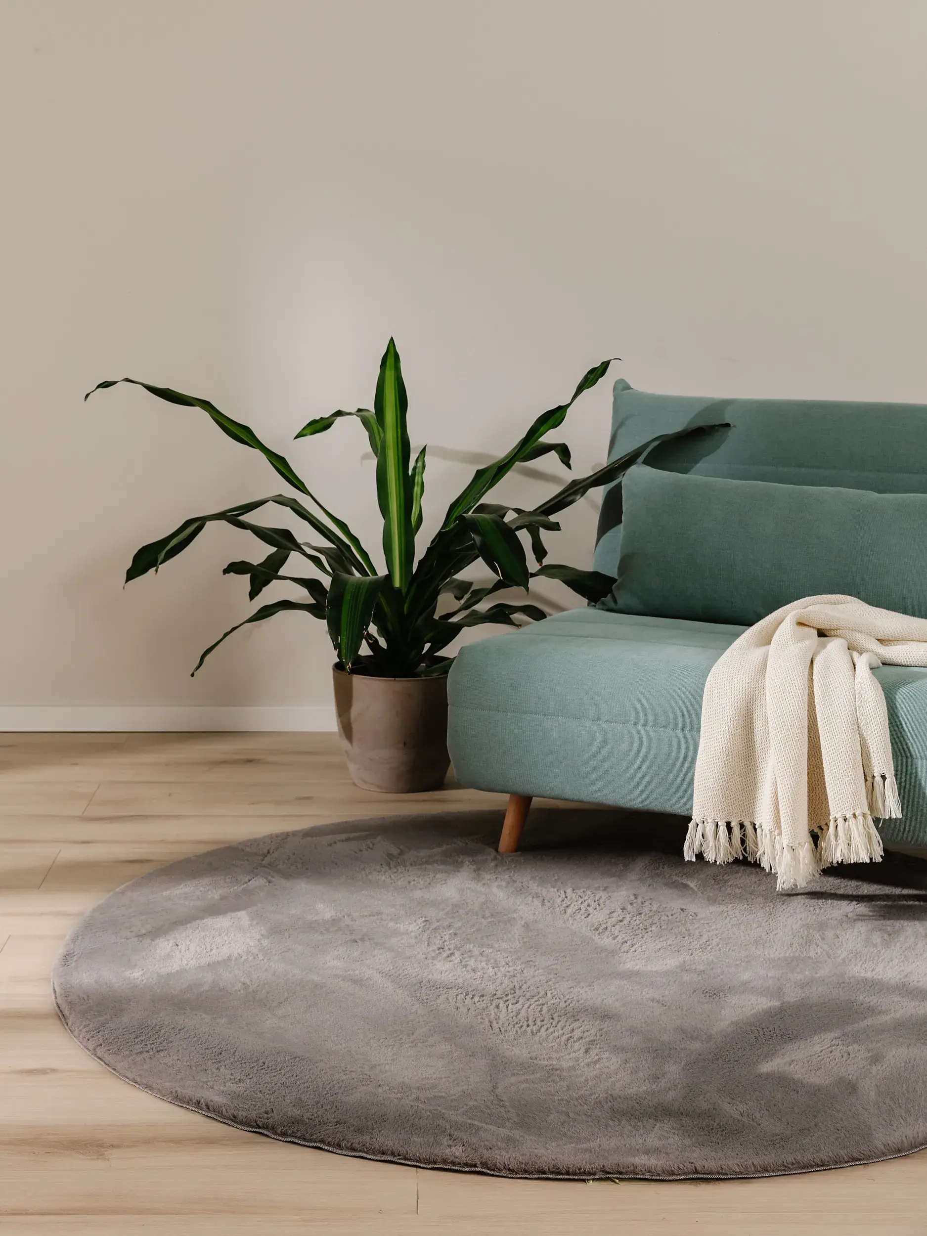 Rug made of 100% Polyester in Grey with a 100% Polyester high pile by benuta Basic