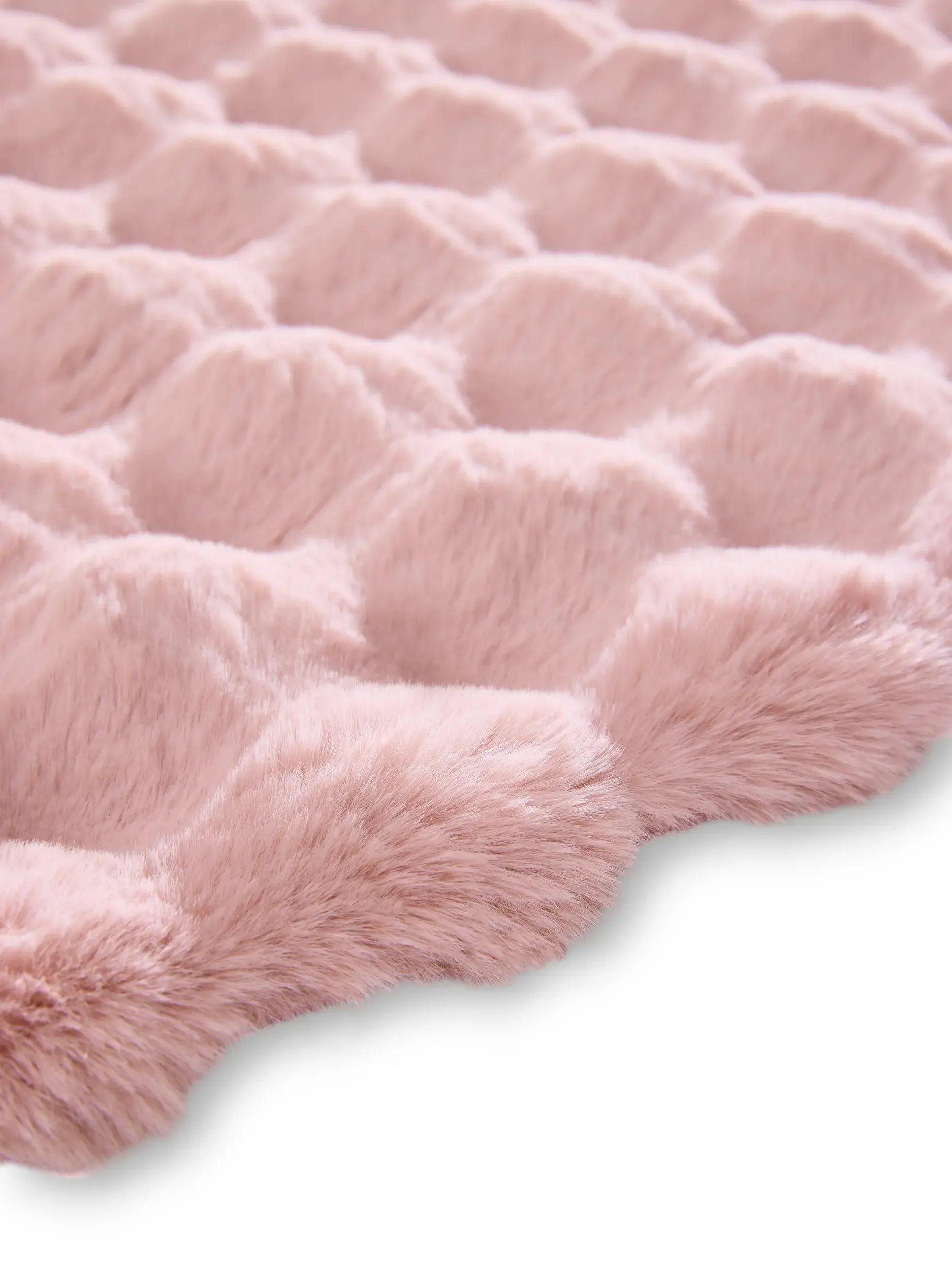Rug made of 100% Polyester in Rosa with a 100% Polyester high pile by benuta Nest
