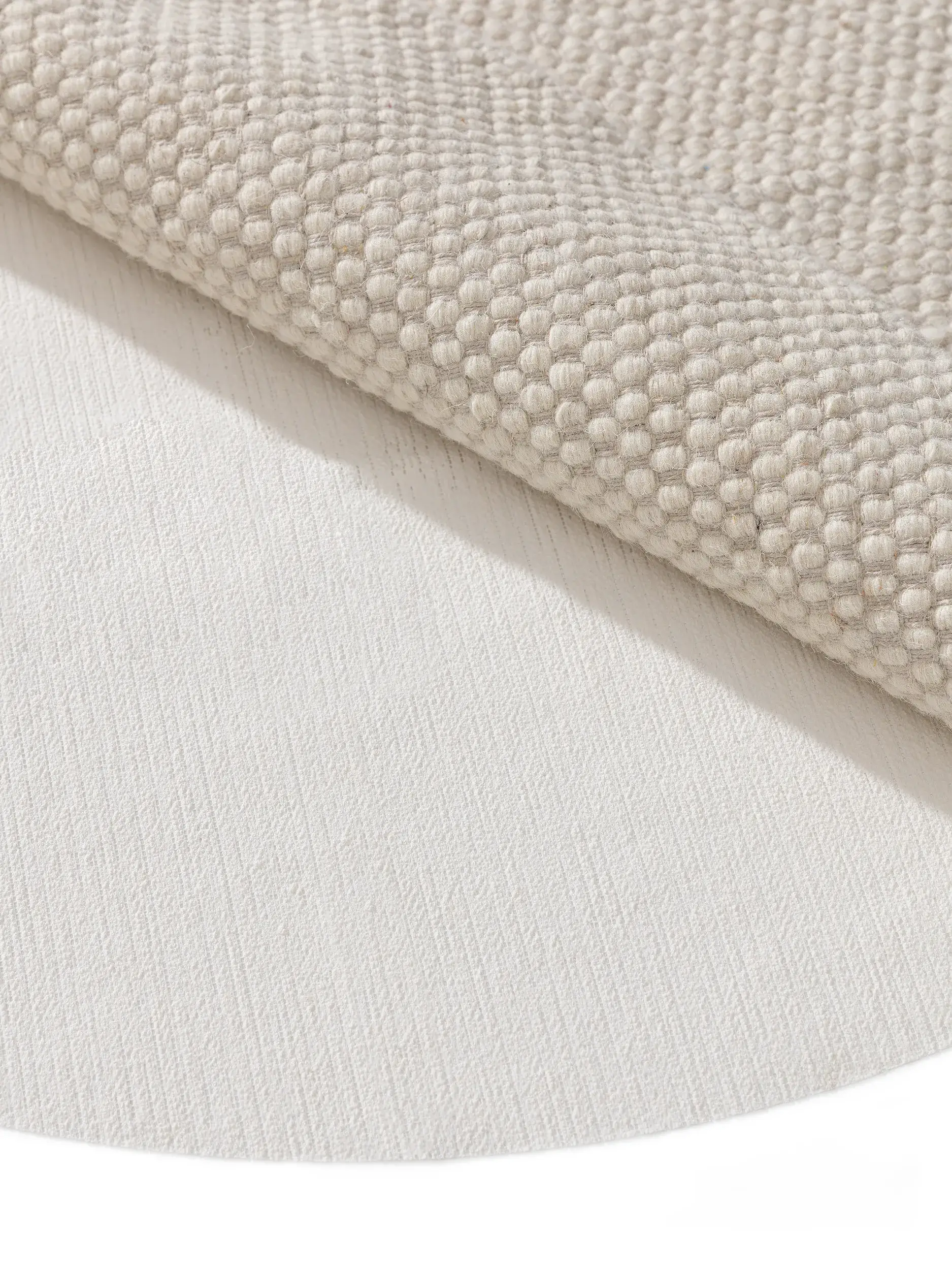 Teppichunterlage rund Prima Weiß im Design  aus 100% Polyester von benuta