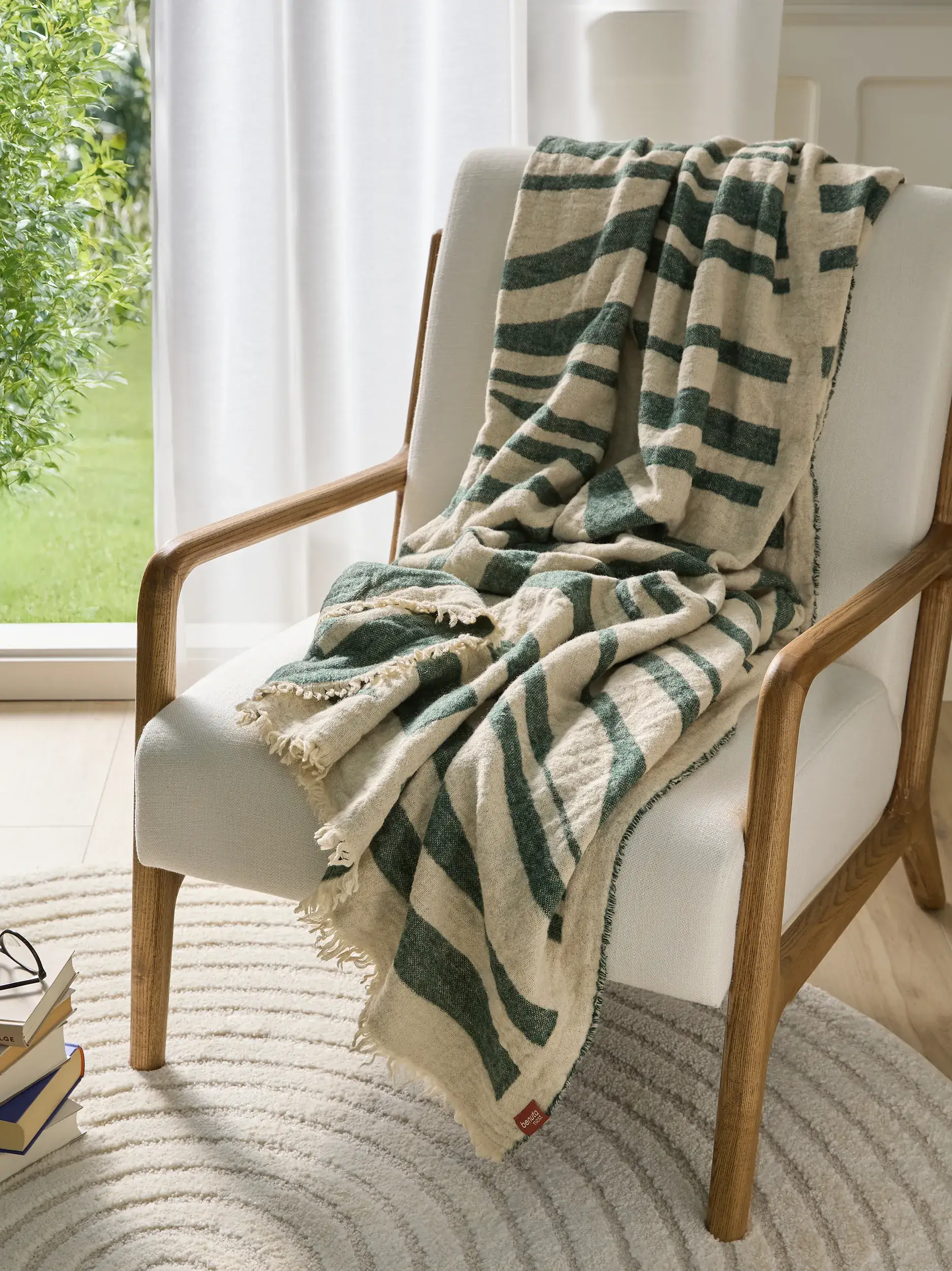 Tæppe Jana Cremehvid/Grøn fra benuta nest