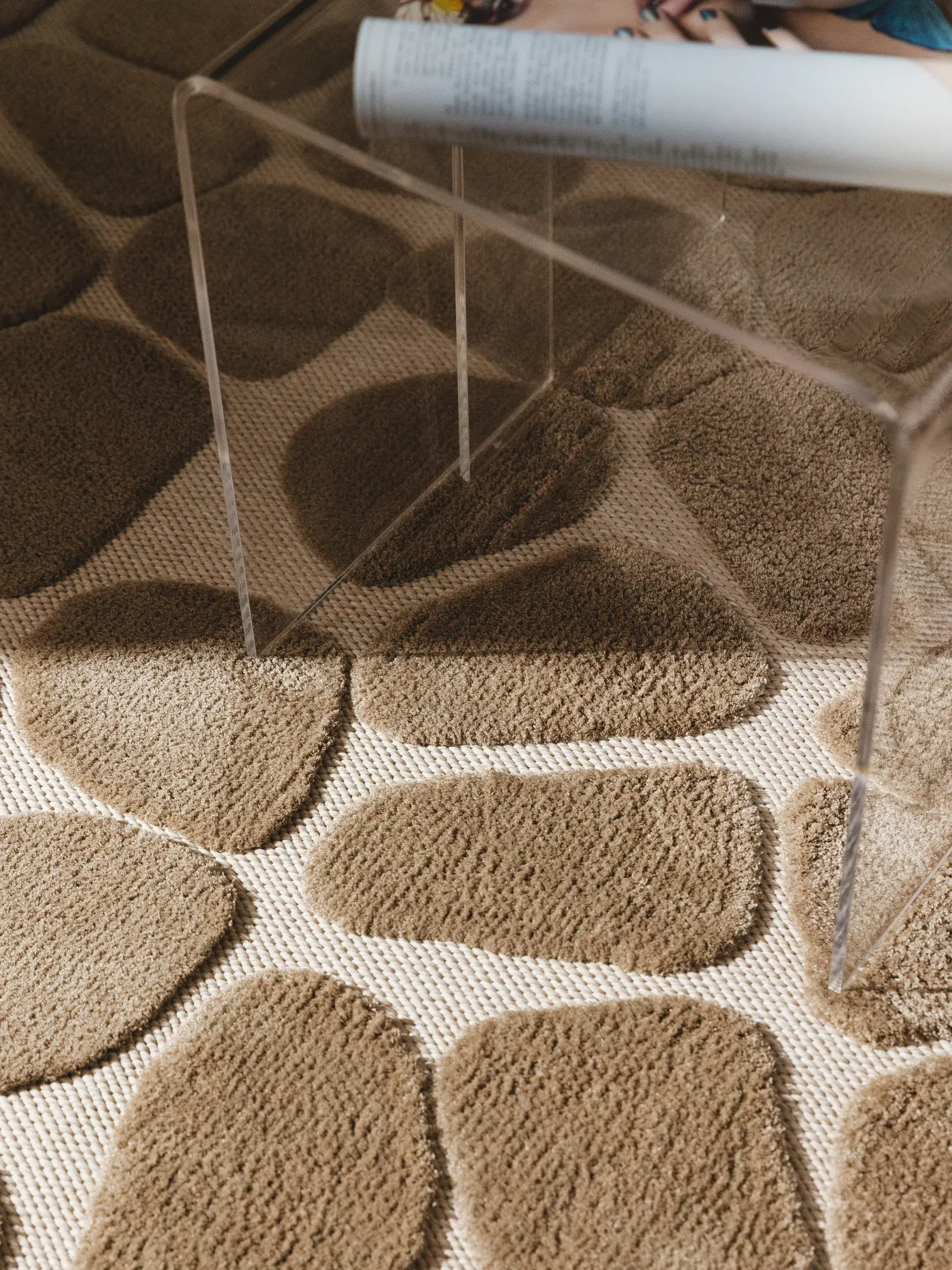 Tapis en 100% Polyester (Microfibre) en Taupe avec une pile de 100% Polyester (Microfibre) de hauteur de benuta POP
