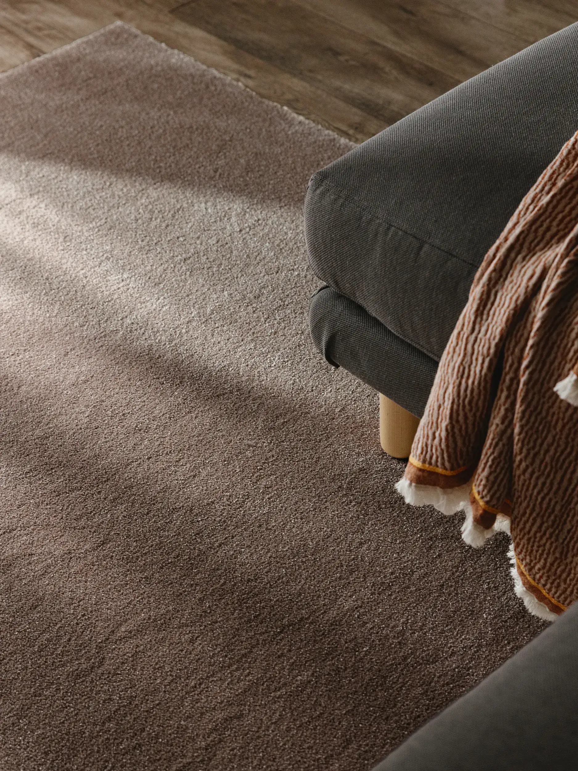 Teppich Melvin aus 100% Polypropylen in Taupe von benuta Nest