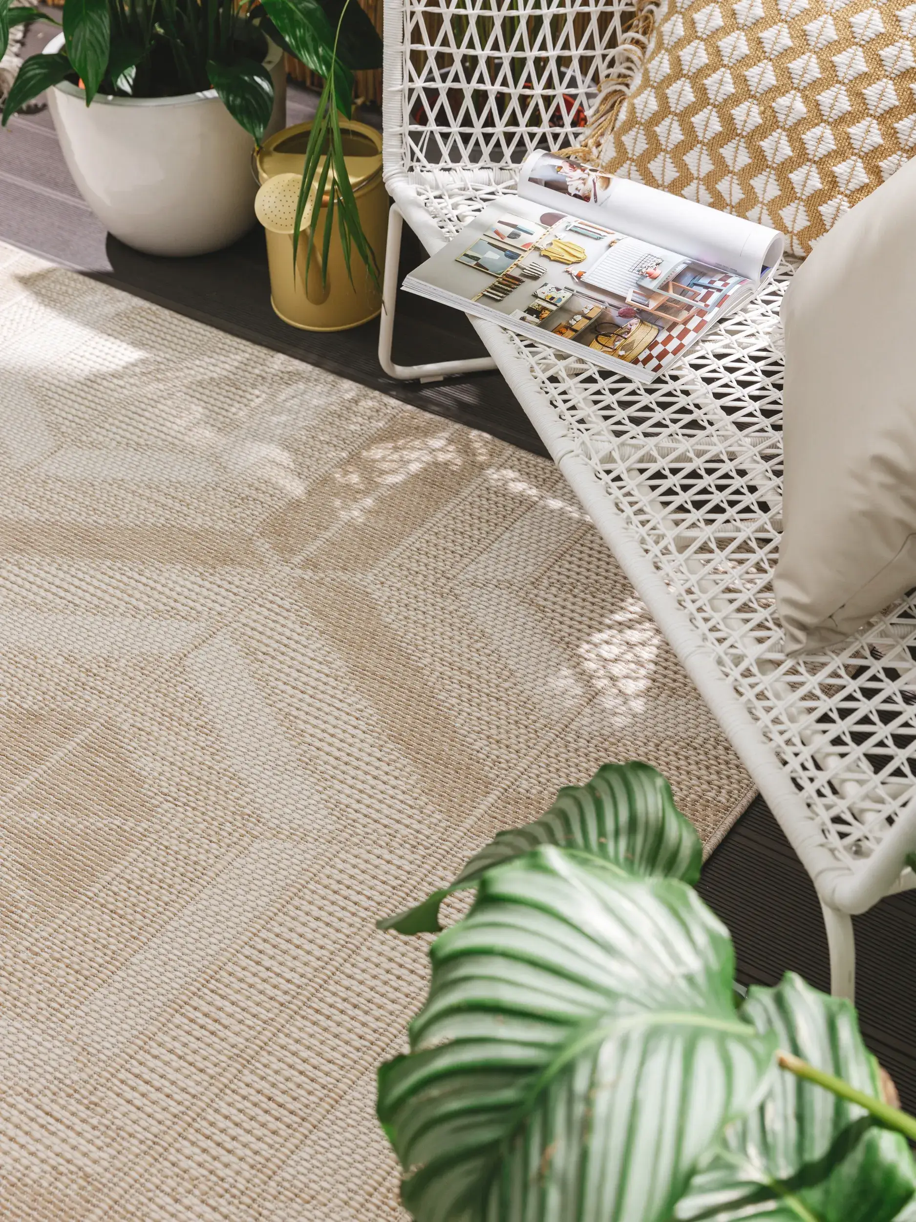 Rug made of 100% Polypropylen in White with a 100% Polypropylen high pile by benuta Nest
