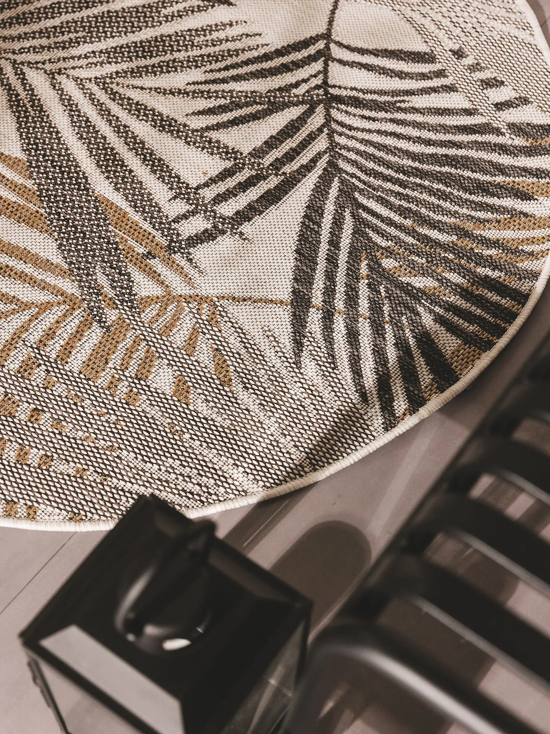 Teppich aus 100% Polypropylen in Schwarz mit 100% Polypropylen hohem Flor von benuta Nest