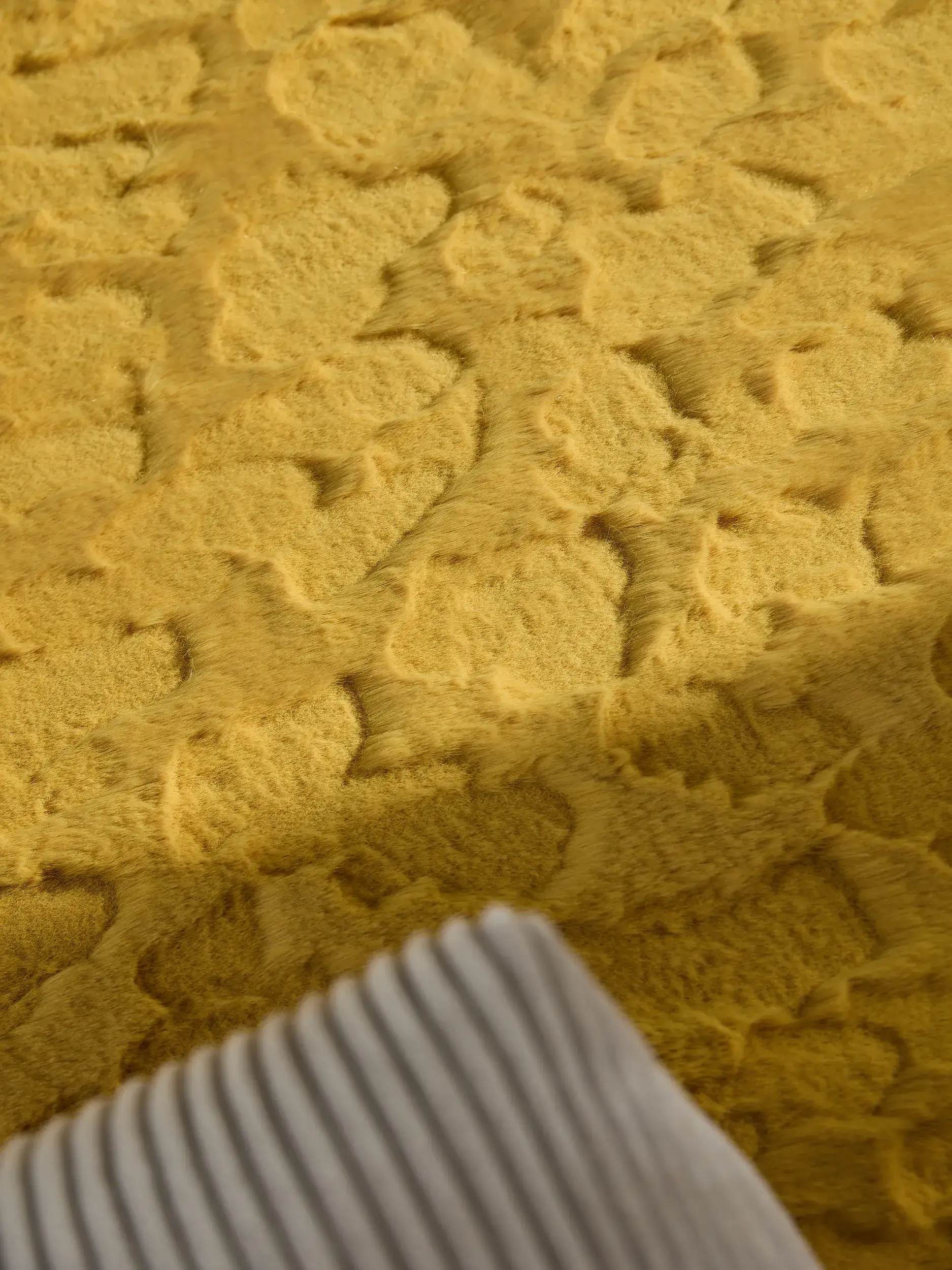 Rug made of 100% Polyester in Gelb with a 100% Polyester high pile by benuta Pop