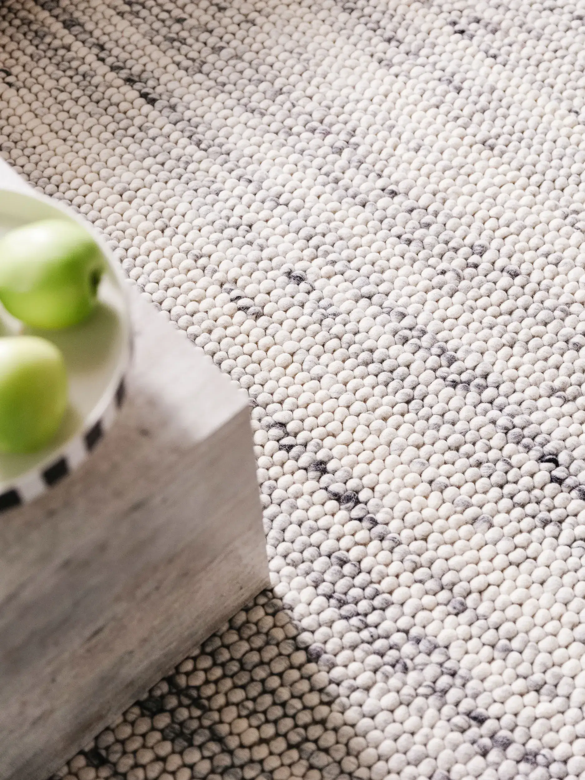 Teppich aus 70% Wolle, 30% Polyester in Grau mit 70% Wolle, 30% Polyester hohem Flor von benuta Pure
