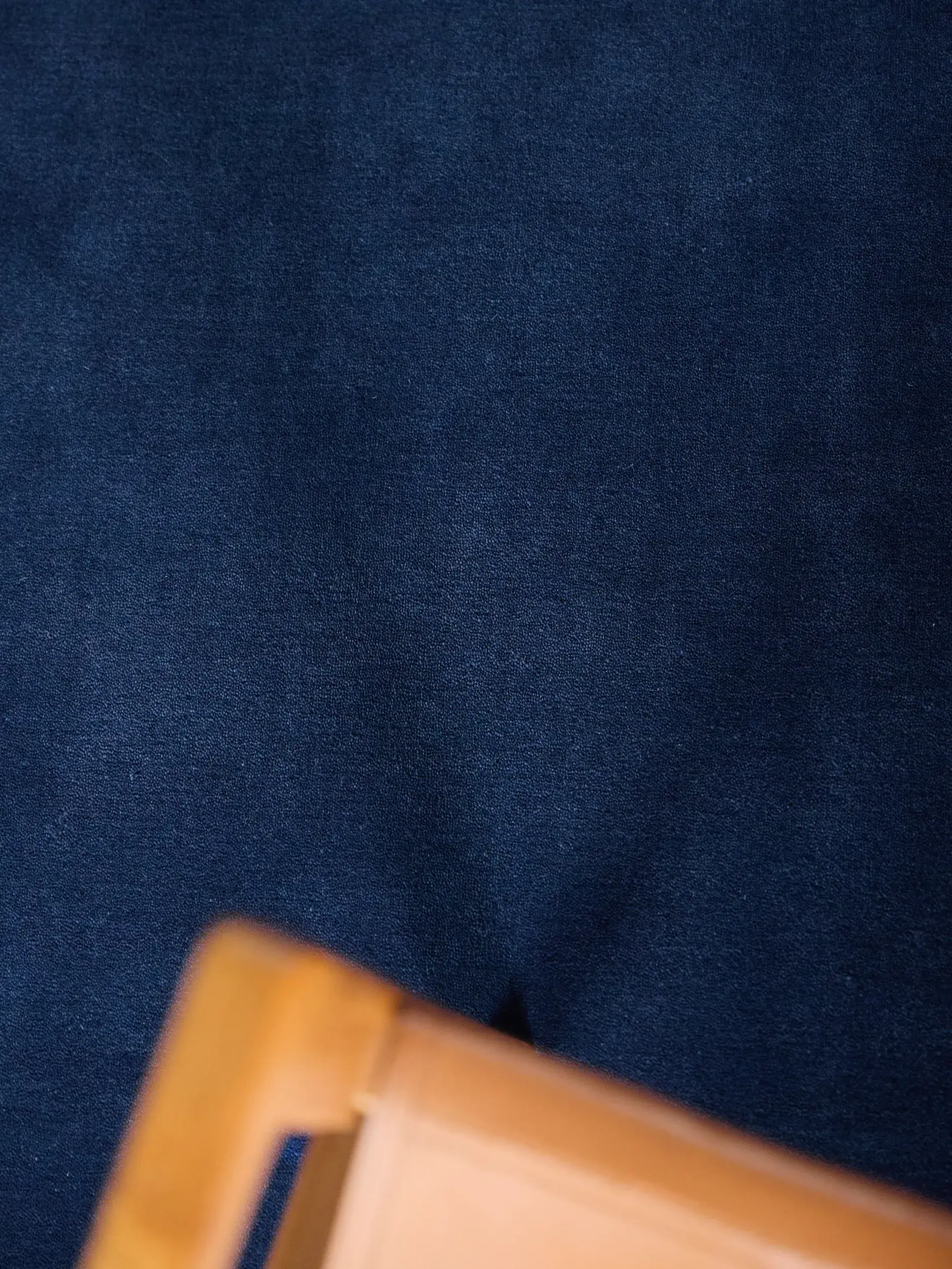 Teppich Mono aus 100% Wolle (aus Neuseeland) in Blau von benuta Finest