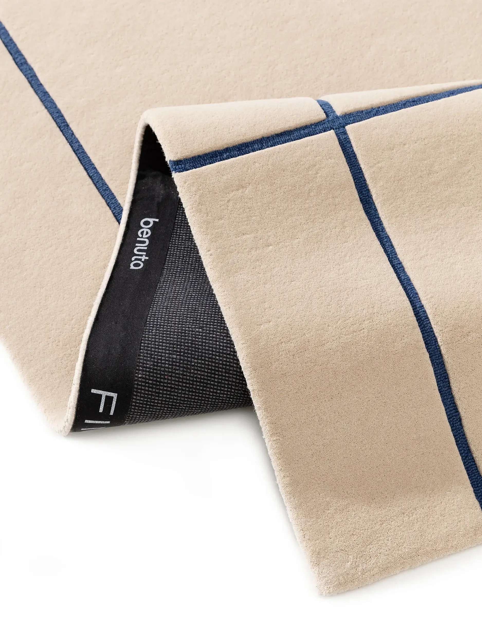 Teppich aus 100% Wolle in Beige mit 100% Wolle hohem Flor von benuta Finest