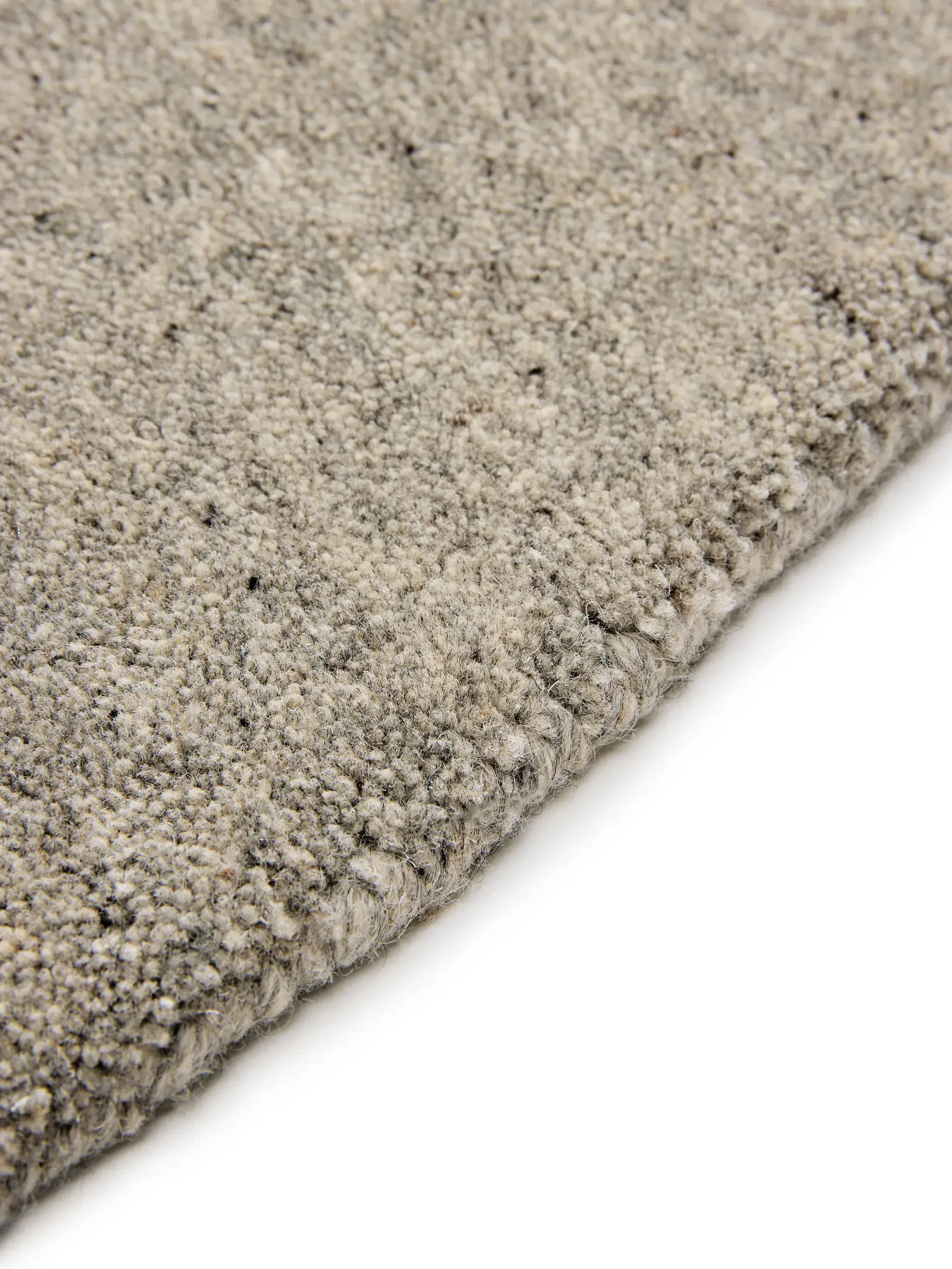 Teppich aus 100% Wolle in Grau mit 100% Wolle hohem Flor von benuta Pure