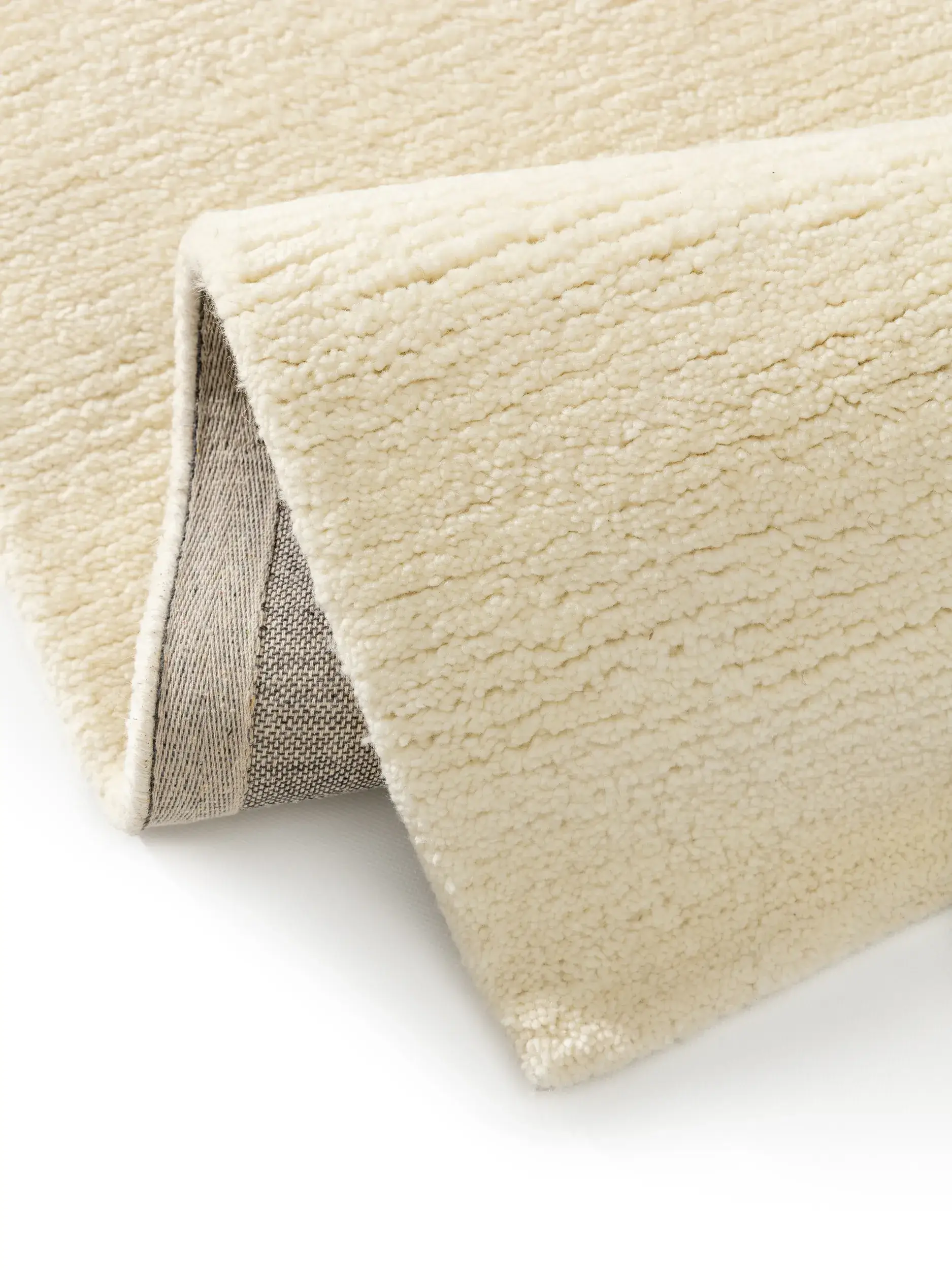 Teppich aus 100% Wolle in Beige mit 100% Wolle hohem Flor von benuta Pure