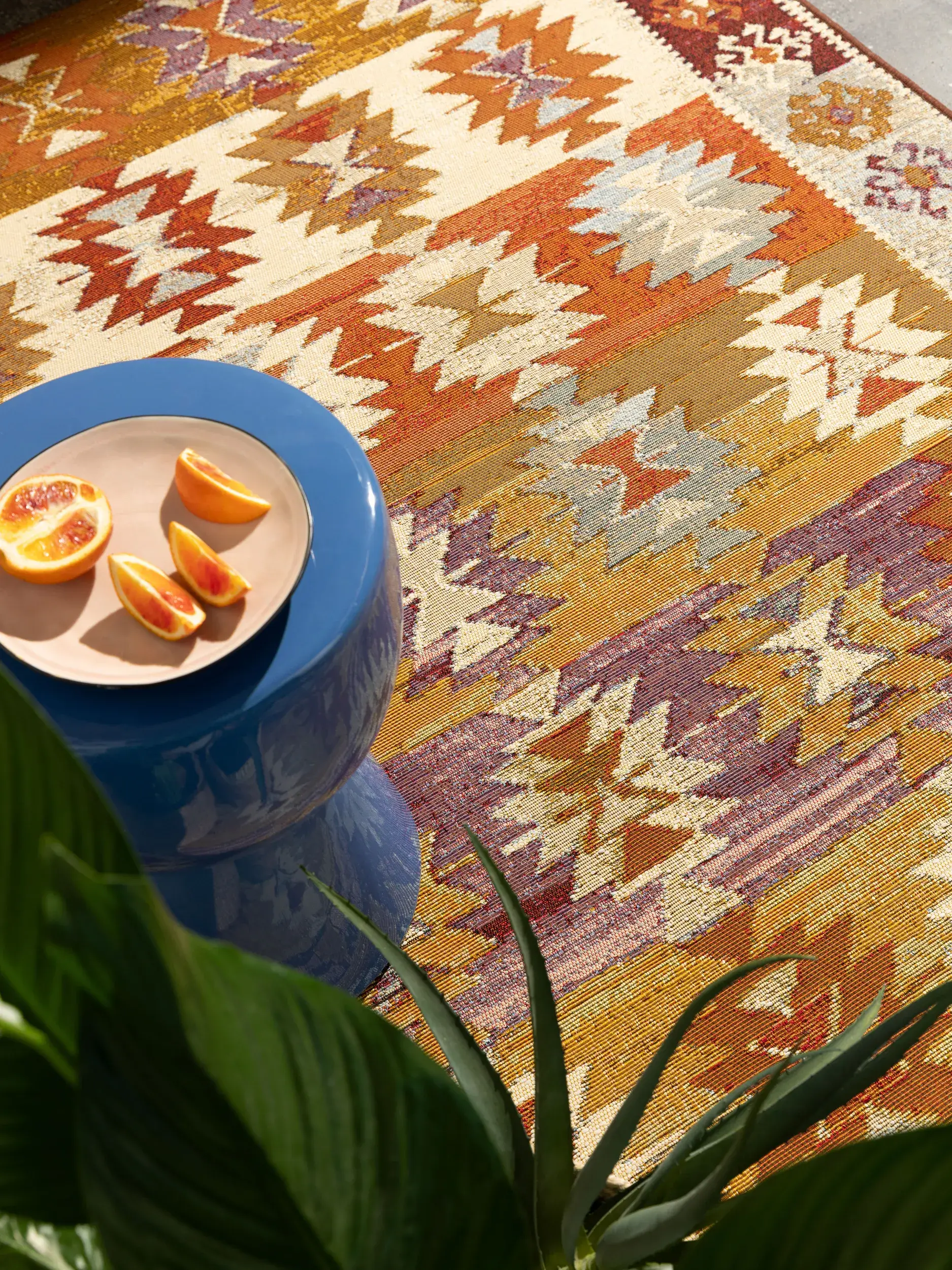 Teppich aus 76% Polypropylen, 23% Polyester, 1% Latex in Multicolor mit 76% Polypropylen, 23% Polyester, 1% Latex hohem Flor von benuta Pop