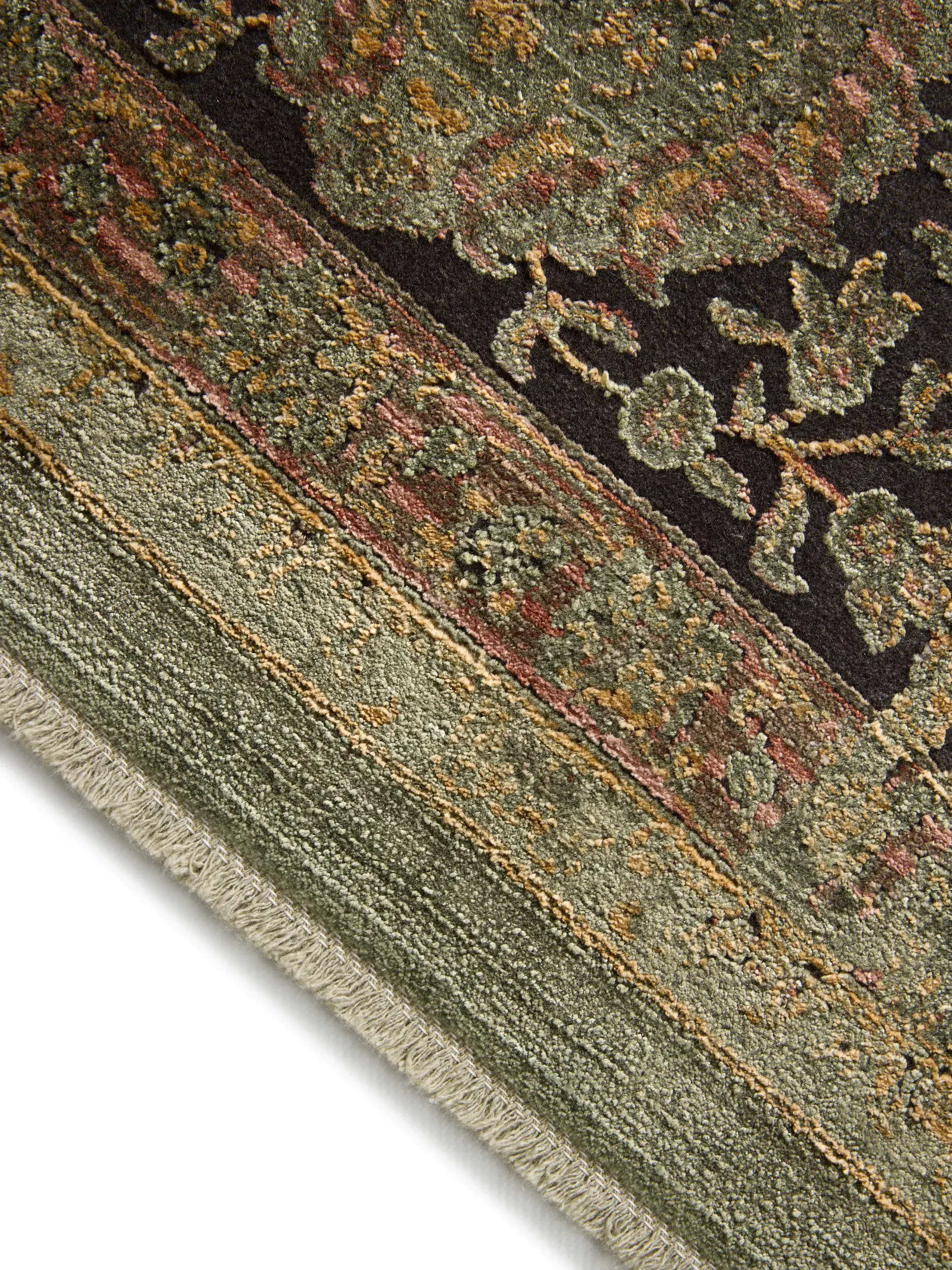 Teppich aus 56% Viskose, 30% Polyester, 14% Polyacryl in Grün mit 56% Viskose, 30% Polyester, 14% Polyacryl hohem Flor von benuta Finest