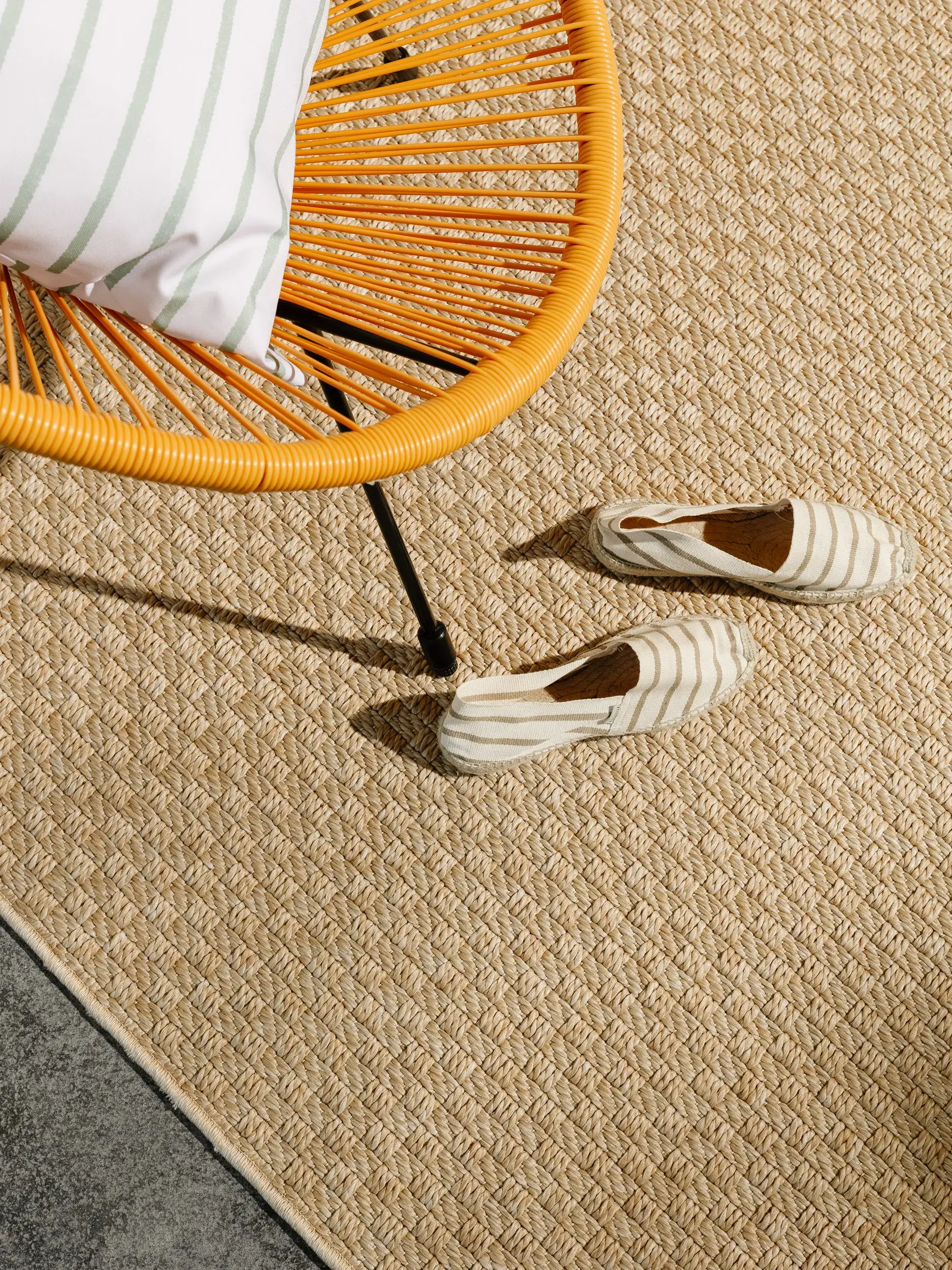 Teppich aus 100% Polypropylen in Beige mit 100% Polypropylen hohem Flor von benuta Pop