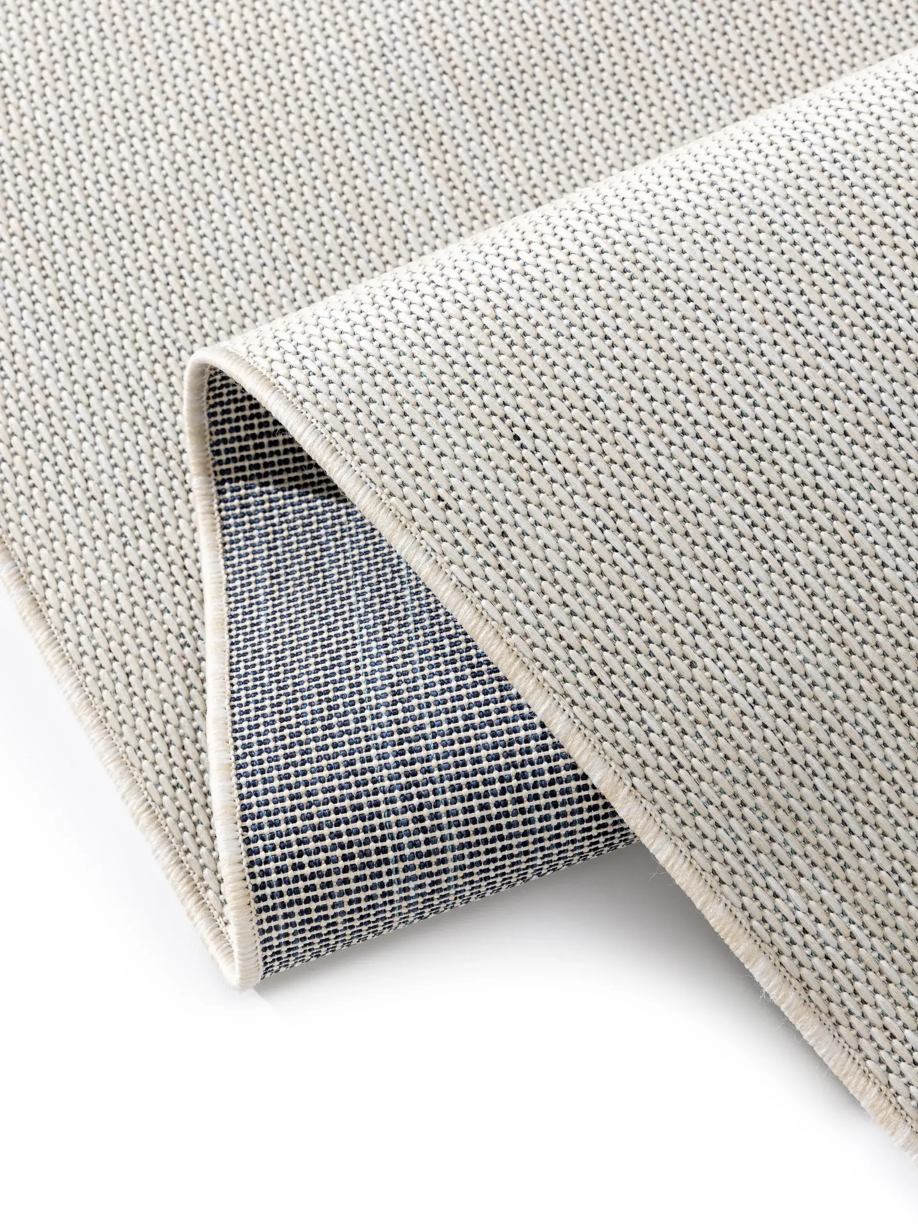 Rug made of 100% Polypropylen in White with a 100% Polypropylen high pile by benuta Basic