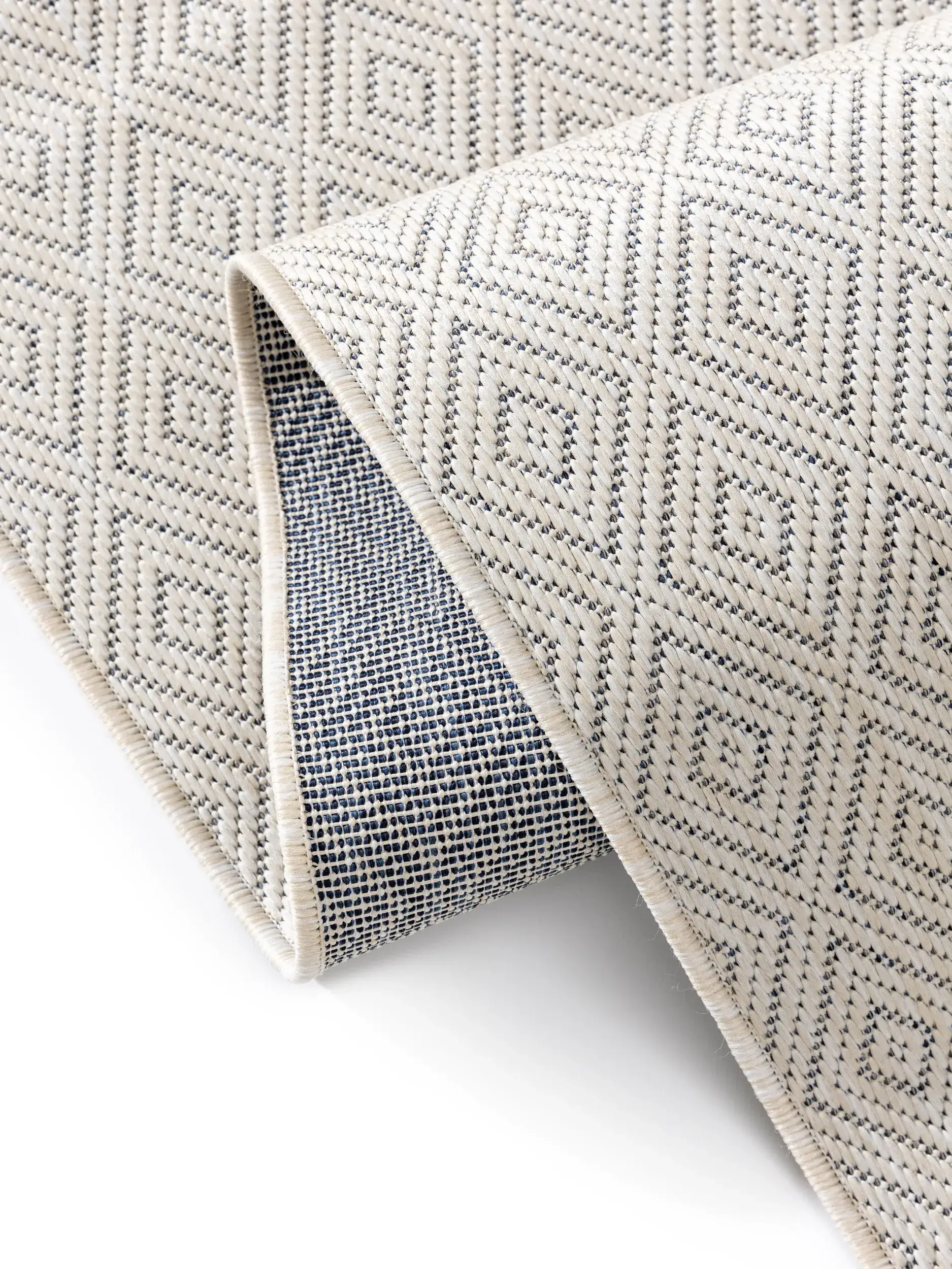 Rug made of 100% Polypropylen in White with a 100% Polypropylen high pile by benuta Basic