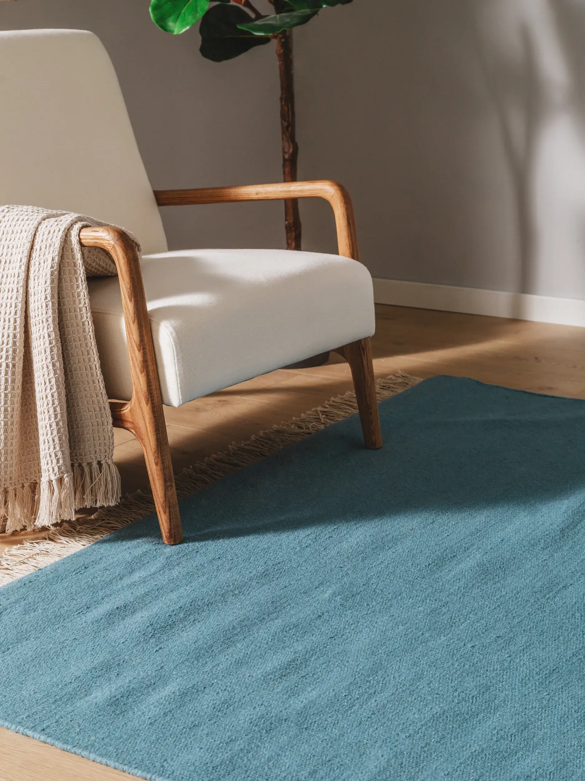 Teppich aus 80% Wolle, 20% Baumwolle in Blau mit 80% Wolle, 20% Baumwolle hohem Flor von benuta Pop