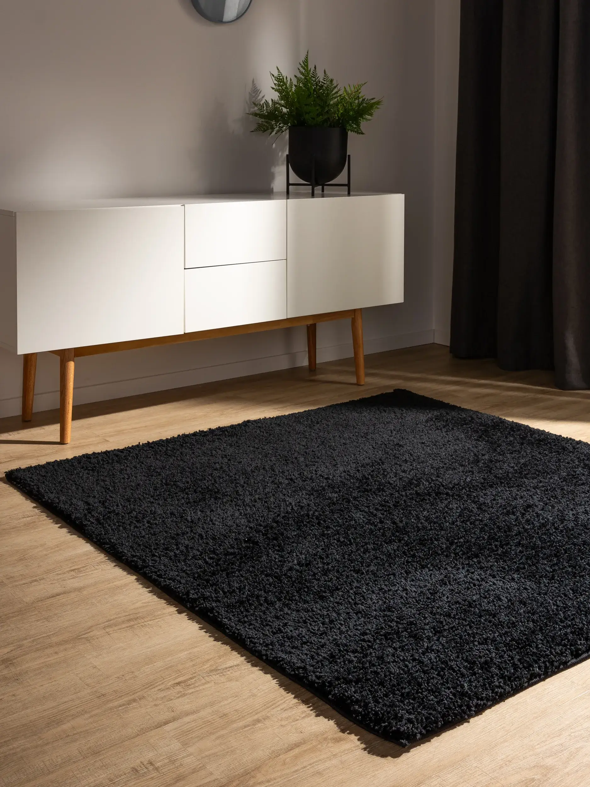 Rug made of 100% Polypropylen in Black with a 100% Polypropylen high pile by benuta Basic
