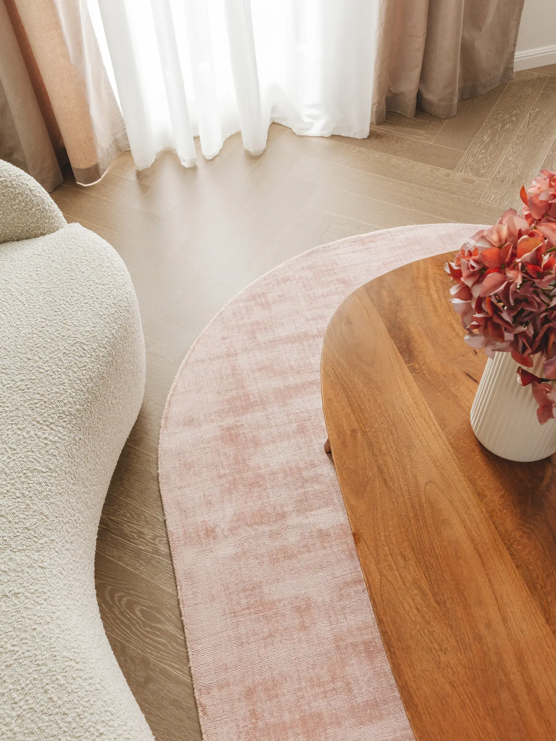 Teppich Nova aus 100% Viskose in Rosa von benuta Pure