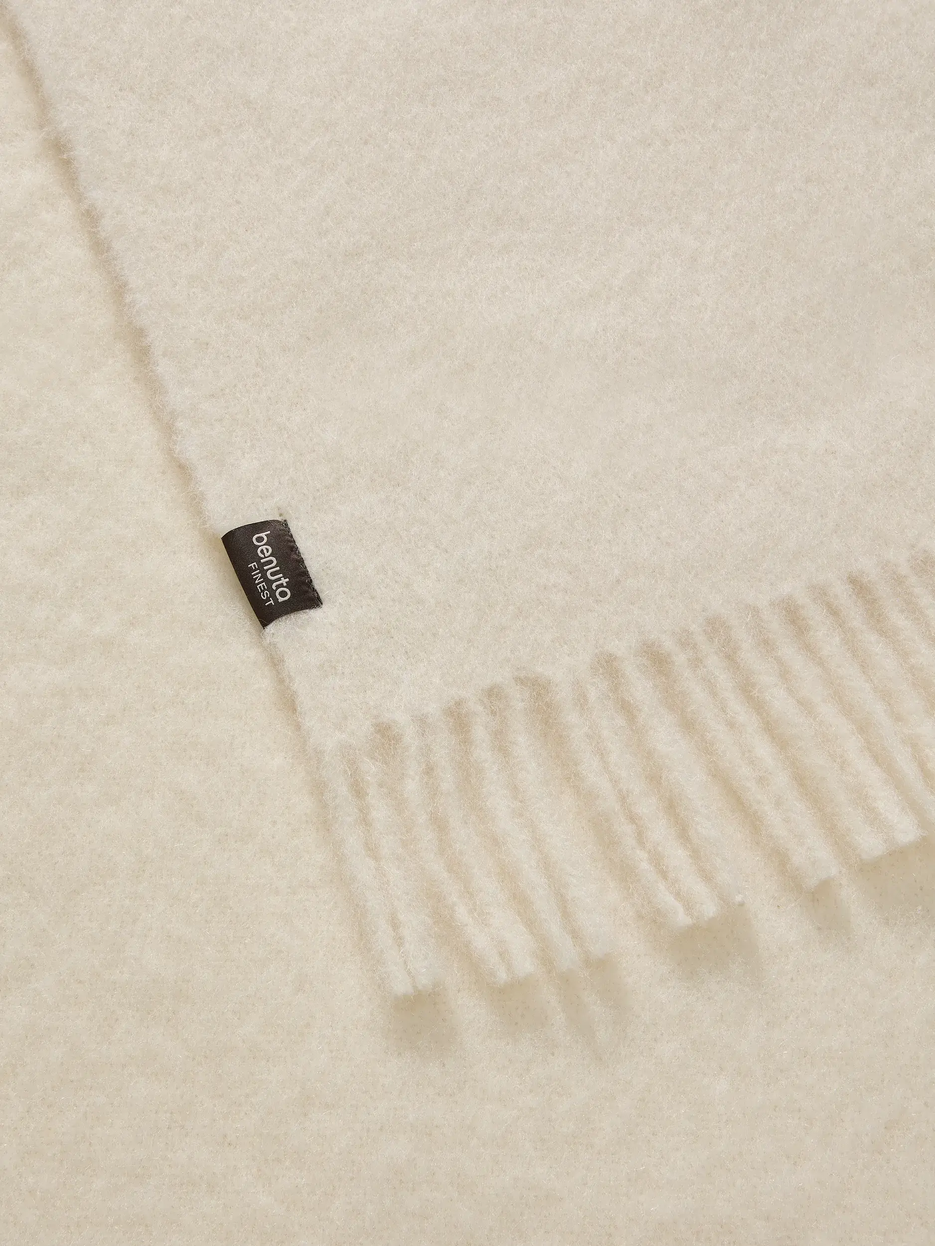 Tæppe Otis Cremehvid fra benuta Finest