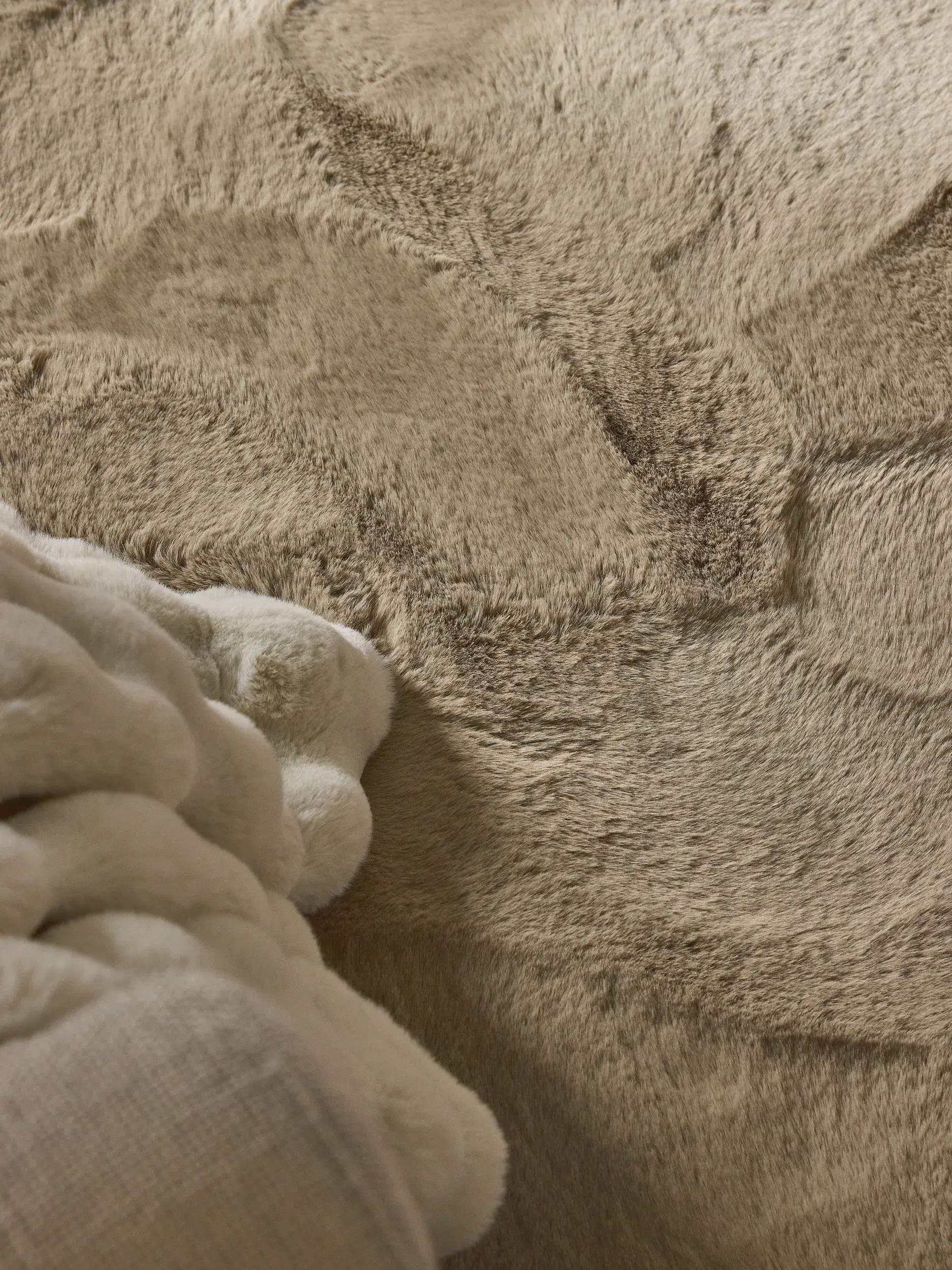 Rug made of 100% Polyester in Taupe with a 100% Polyester high pile by benuta Finest
