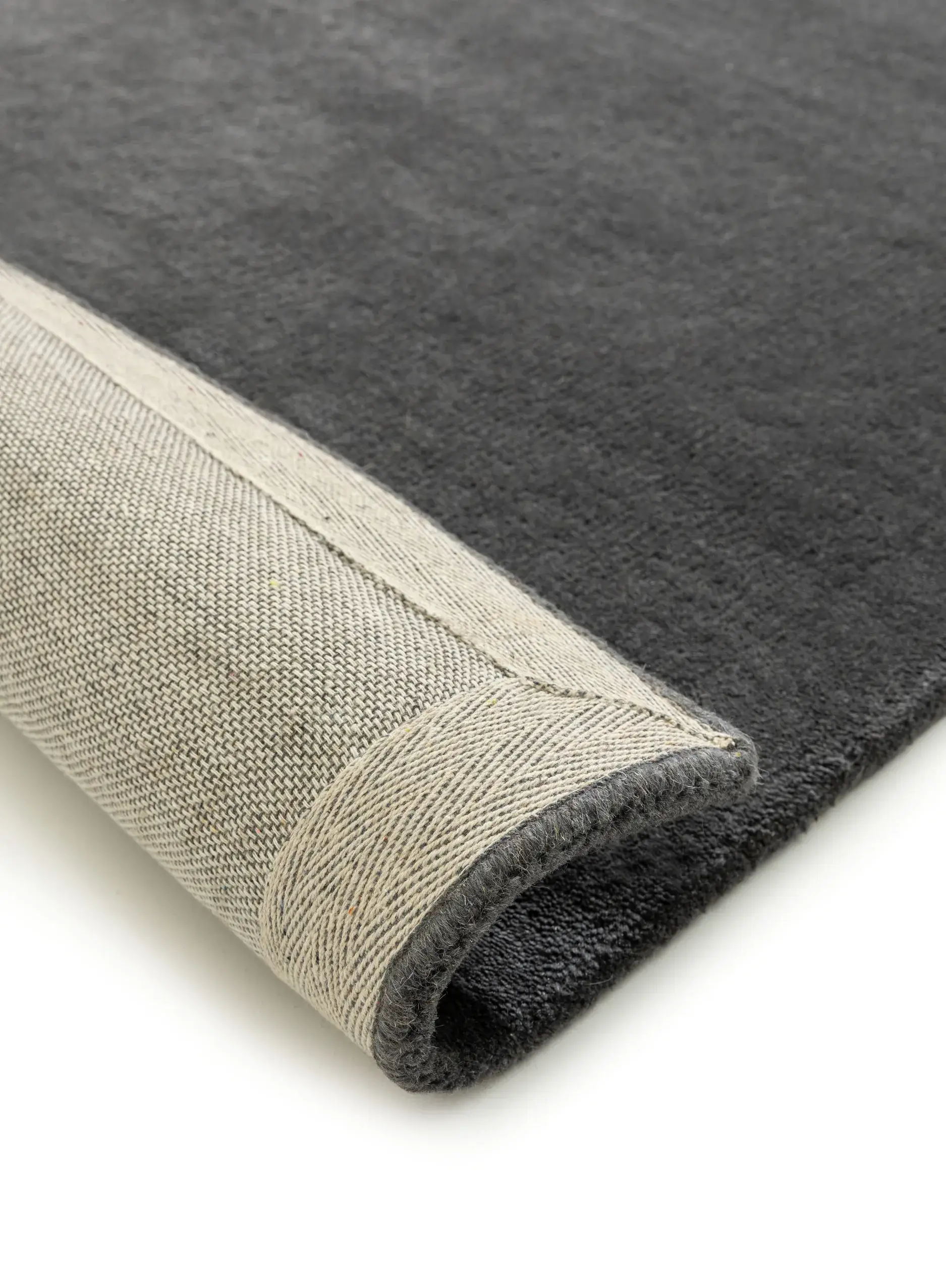 Teppich aus 100% Wolle in Grau mit 100% Wolle hohem Flor von benuta Nest