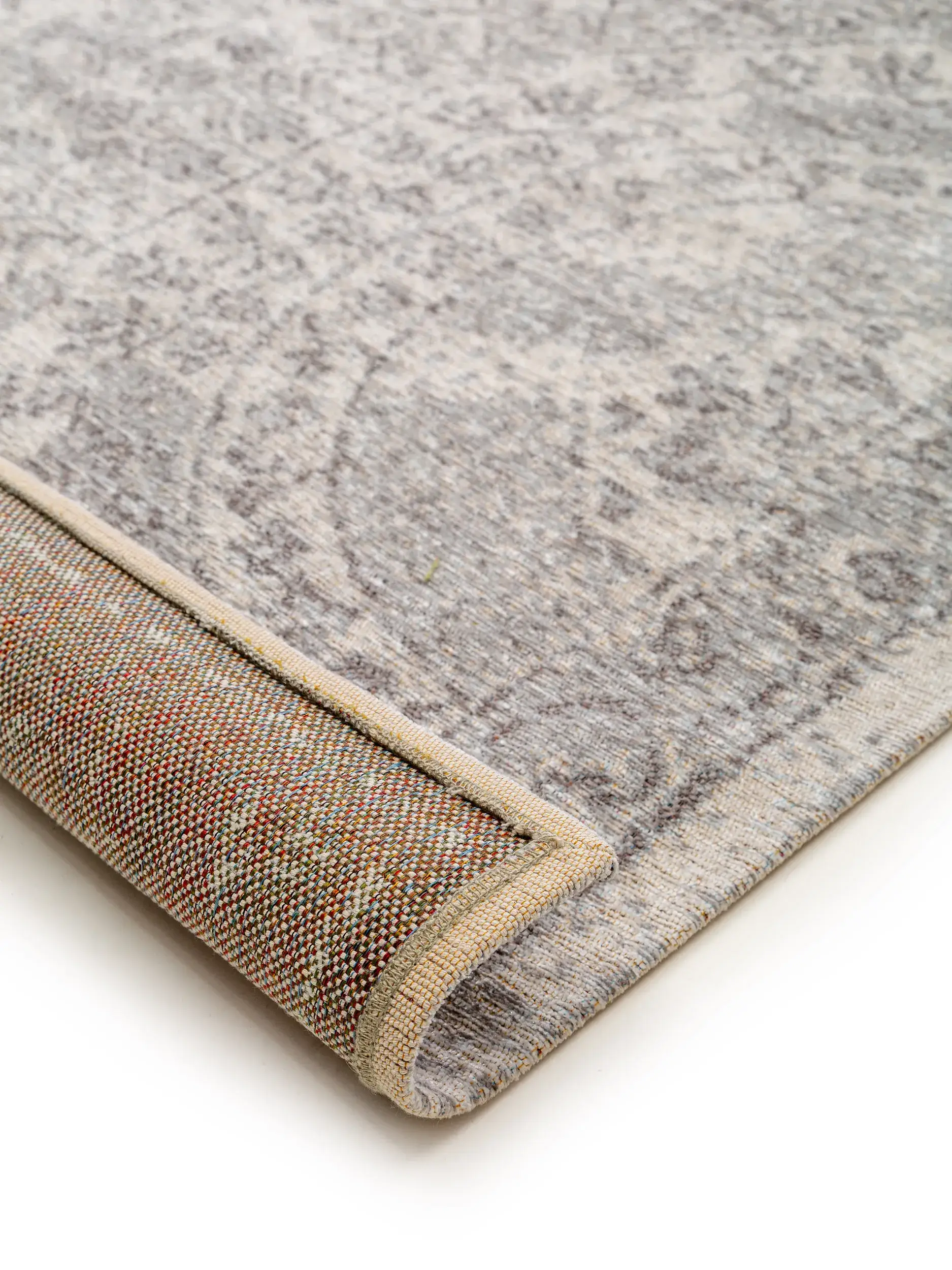 Teppich aus 74% Polyester, 25% Baumwolle, 1% Latex in Grau mit 74% Polyester, 25% Baumwolle, 1% Latex hohem Flor von benuta Pop