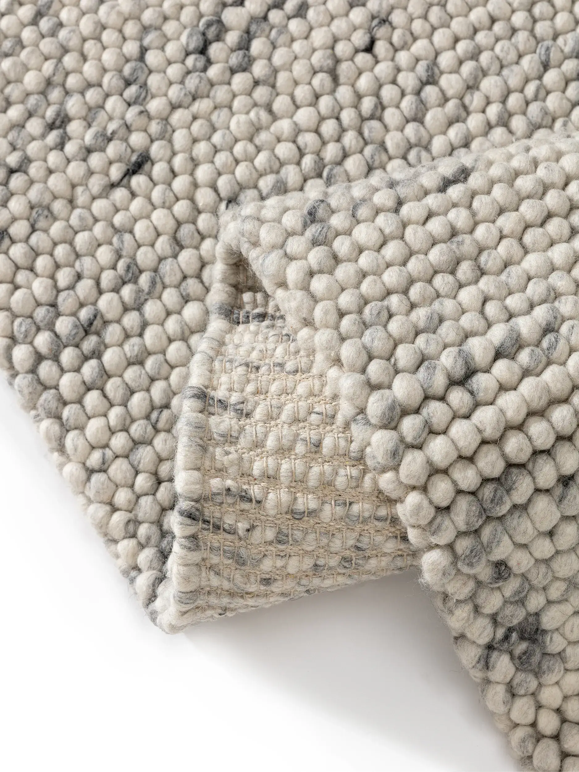Teppich aus 70% Wolle, 30% Polyester in Grau mit 70% Wolle, 30% Polyester hohem Flor von benuta Pure