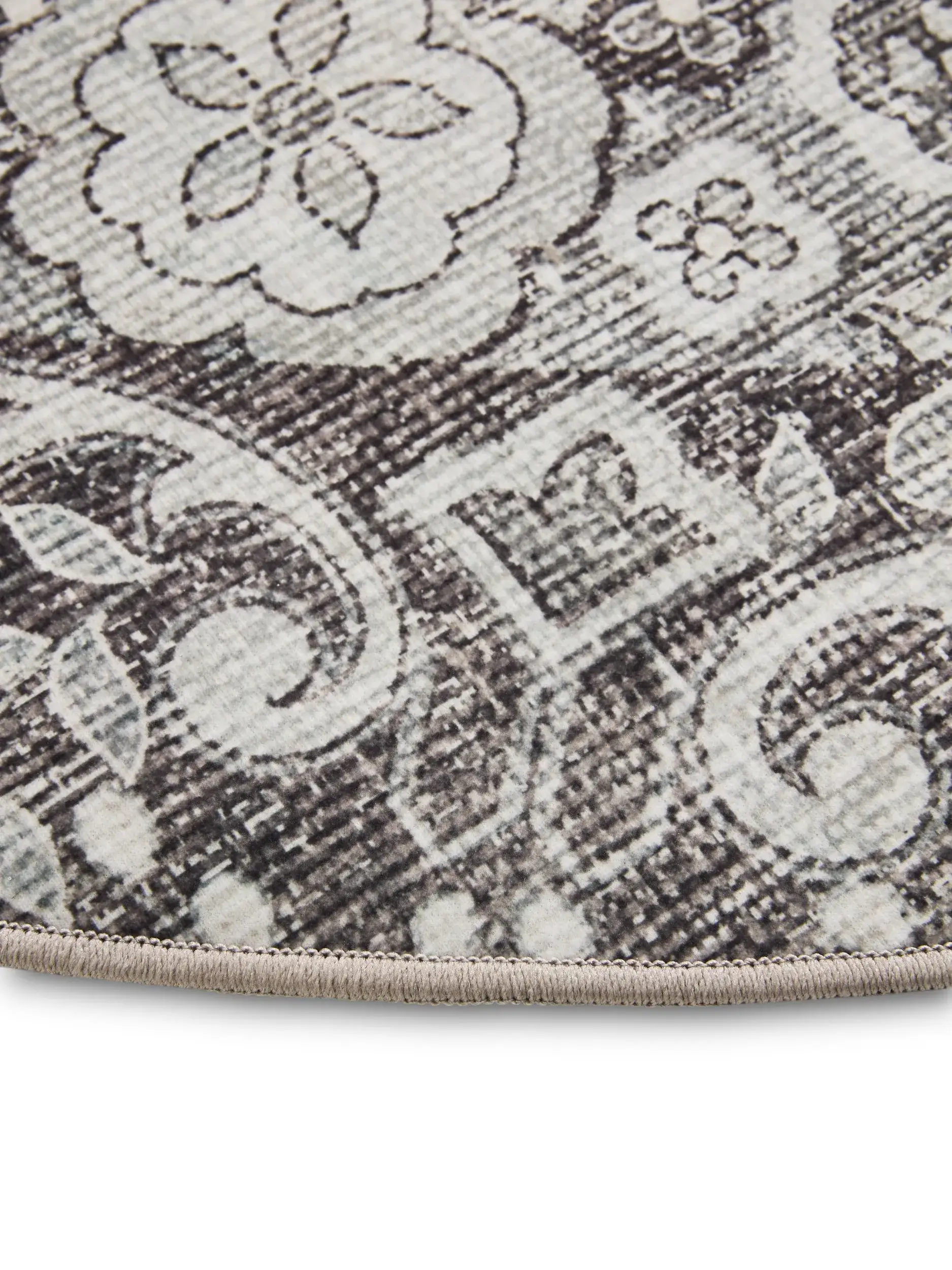 Rug made of 100% Polyester in Black with a 100% Polyester high pile by benuta Basic