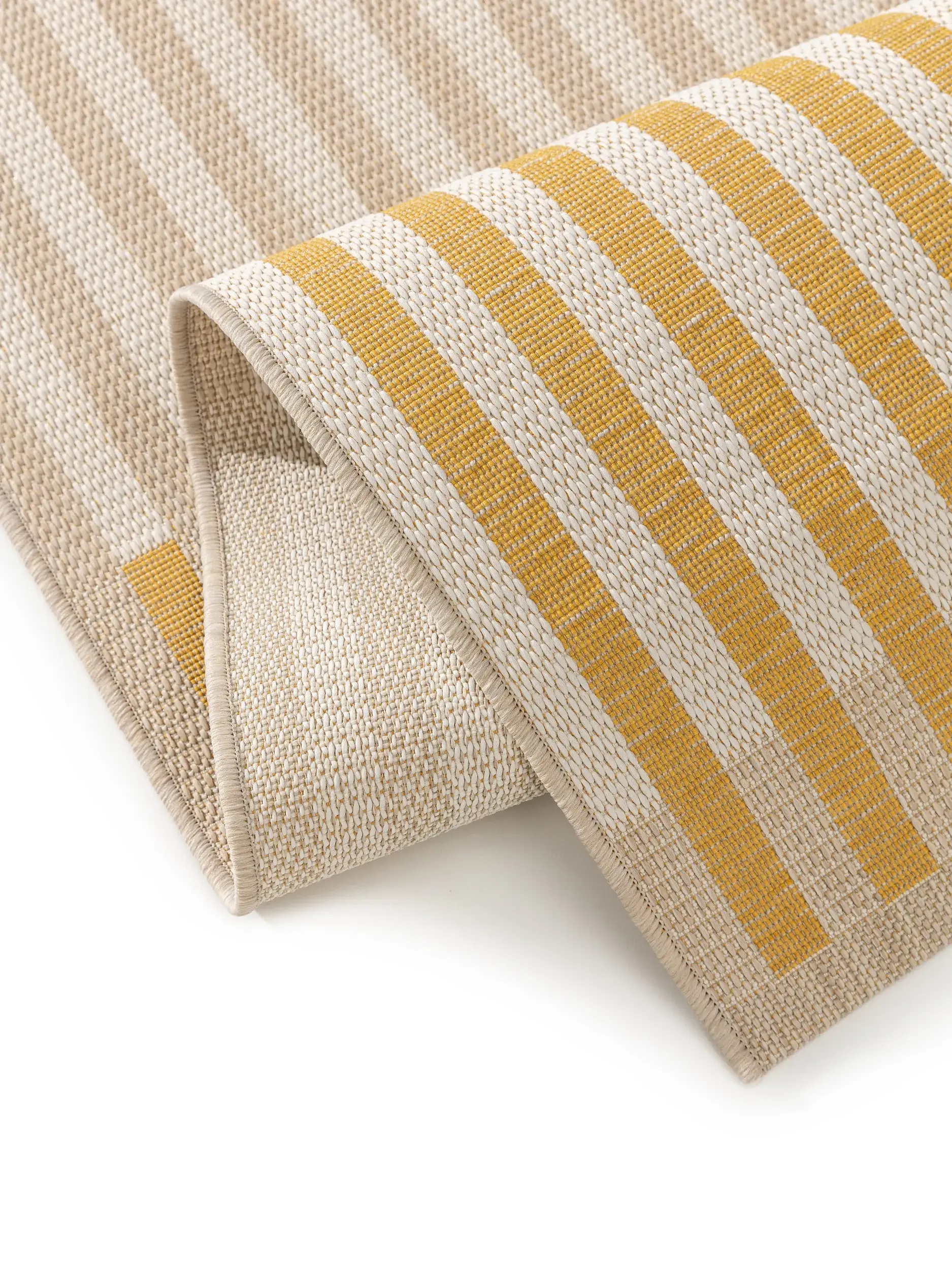 Tappeto di 100% Poliestere (PET riciclato) in Giallo con pelo alto 100% Poliestere (PET riciclato) da benuta nest