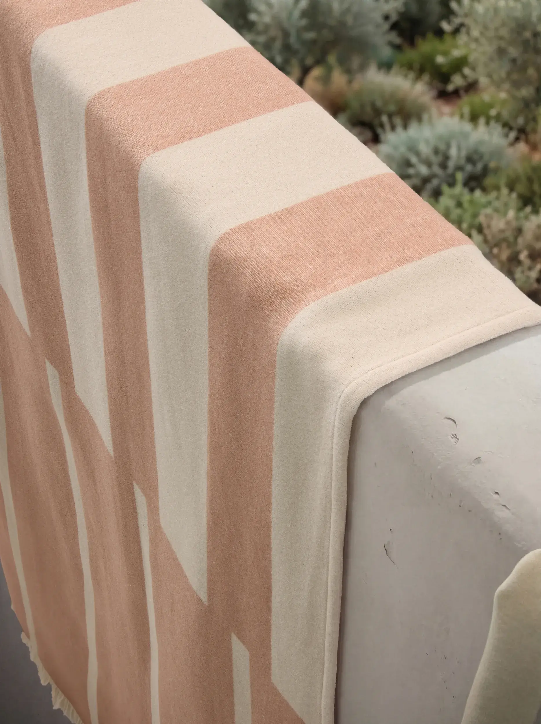 Baumwolldecke Reed Braun von benuta Nest