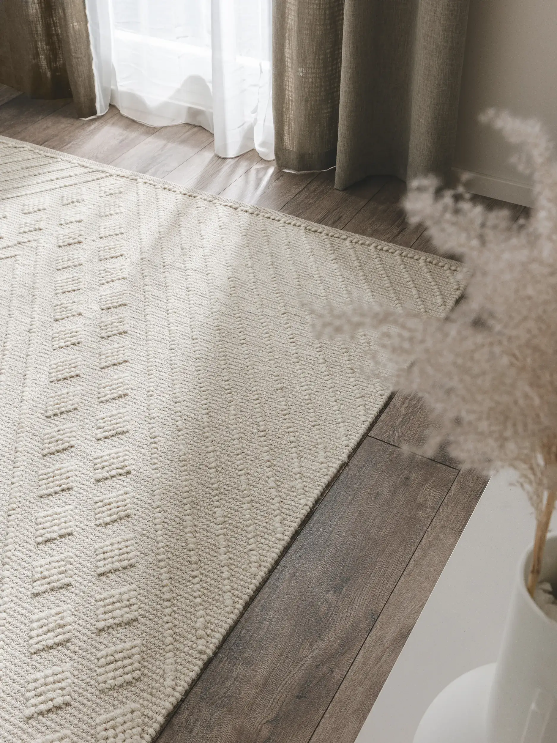 Teppich aus 55% Baumwolle, 45% Wolle in Beige mit 55% Baumwolle, 45% Wolle hohem Flor von benuta Pure