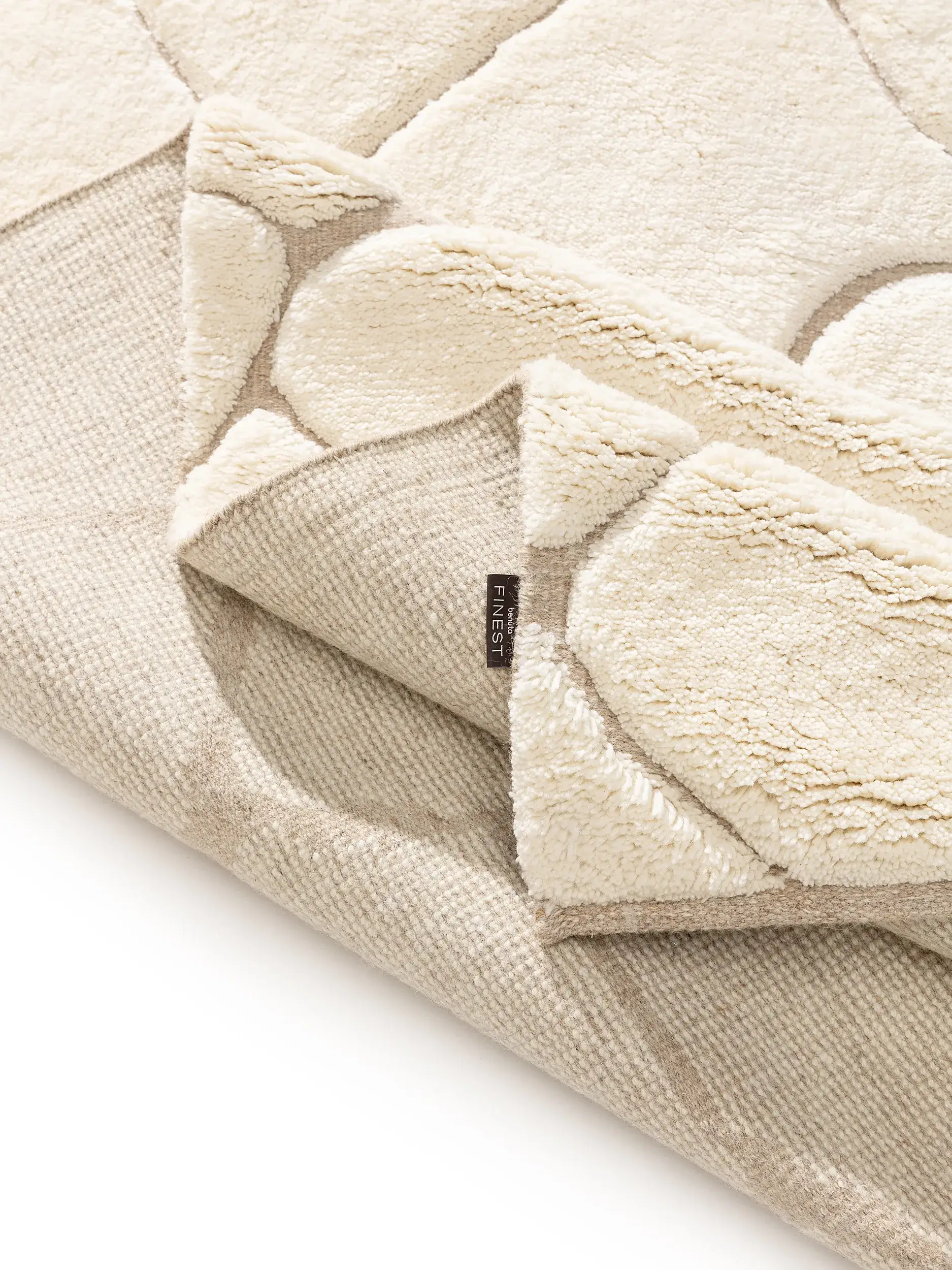 Teppich aus 90% Wolle, 10% Baumwolle in Beige mit 90% Wolle, 10% Baumwolle hohem Flor von benuta Finest