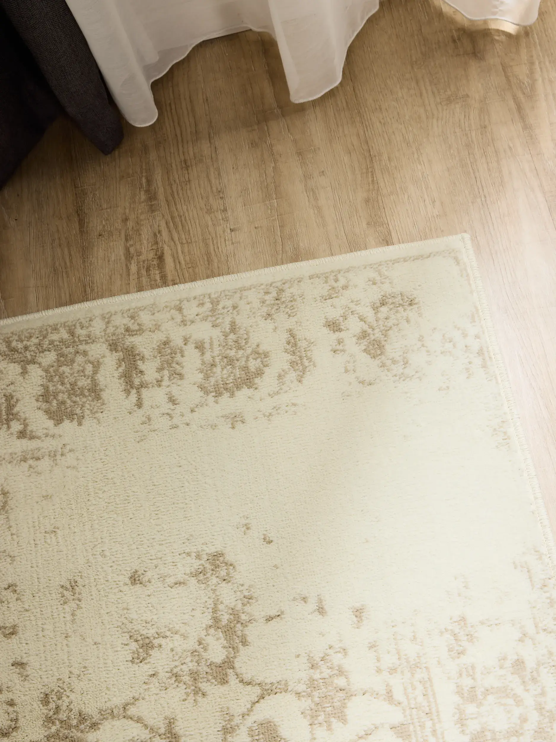 Teppich aus 100% Polypropylen in Beige mit 100% Polypropylen hohem Flor von benuta Basic