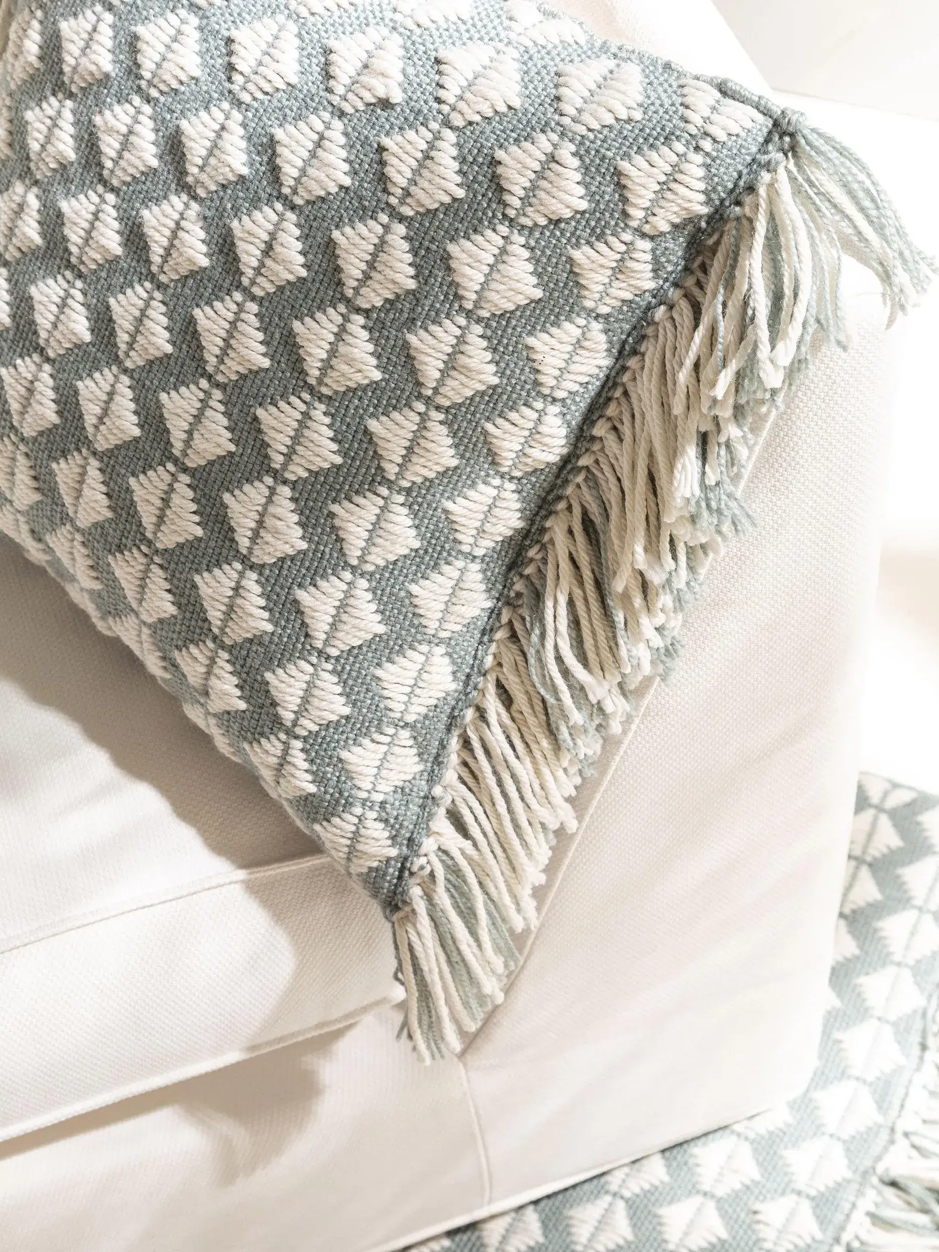 In- & Outdoor Kissen Morty Blau in Geometrisch design made of 100% Polyester (recycled PET) by benuta Pure