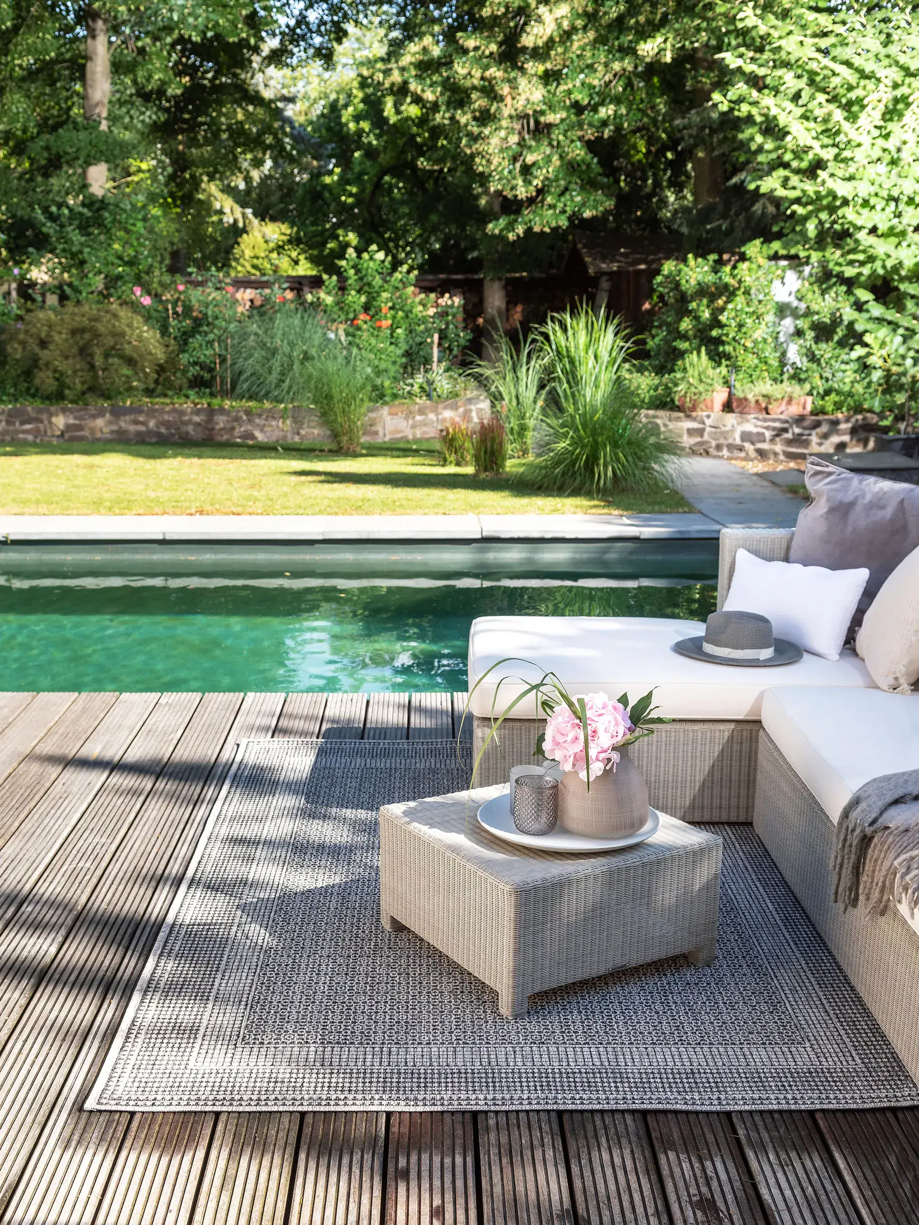Rug made of 100% Polypropylen in Grau with a 100% Polypropylen high pile by benuta Nest