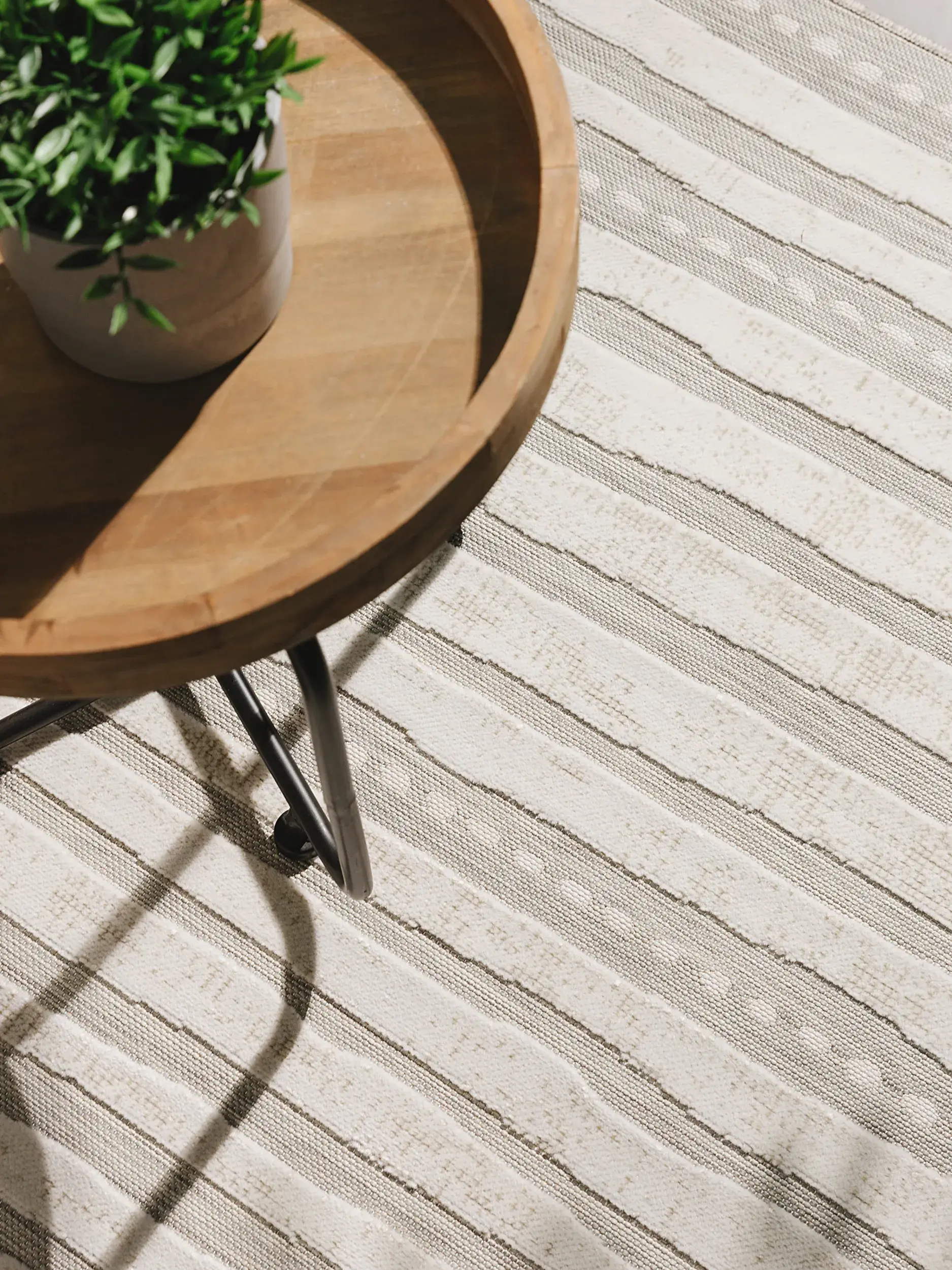 Teppe av 100% Polypropylen i Beige med 100% Polypropylen høy lugg fra benuta Basic